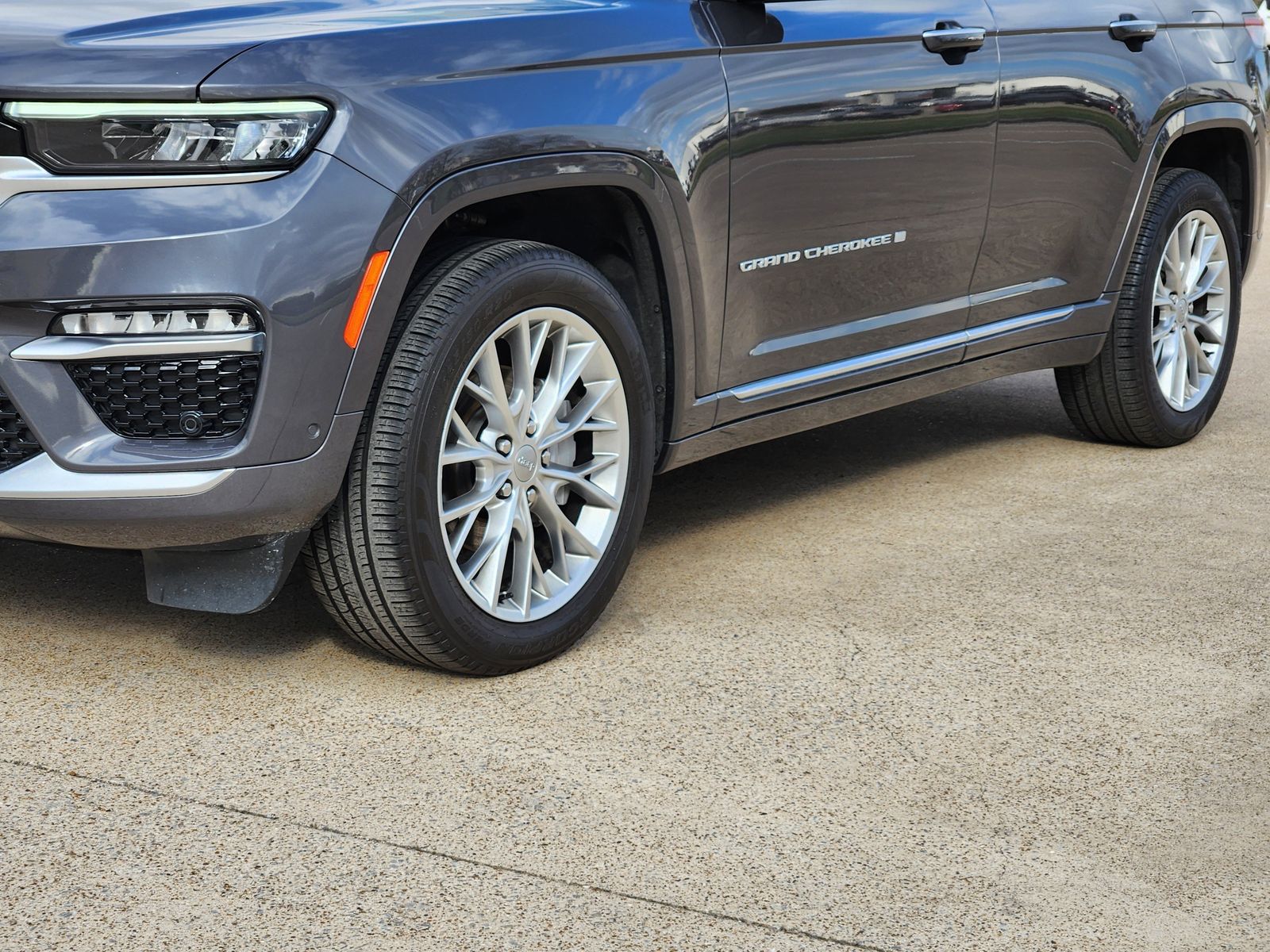 Certified Used 2024 Baltic Gray Jeep Summit image 12