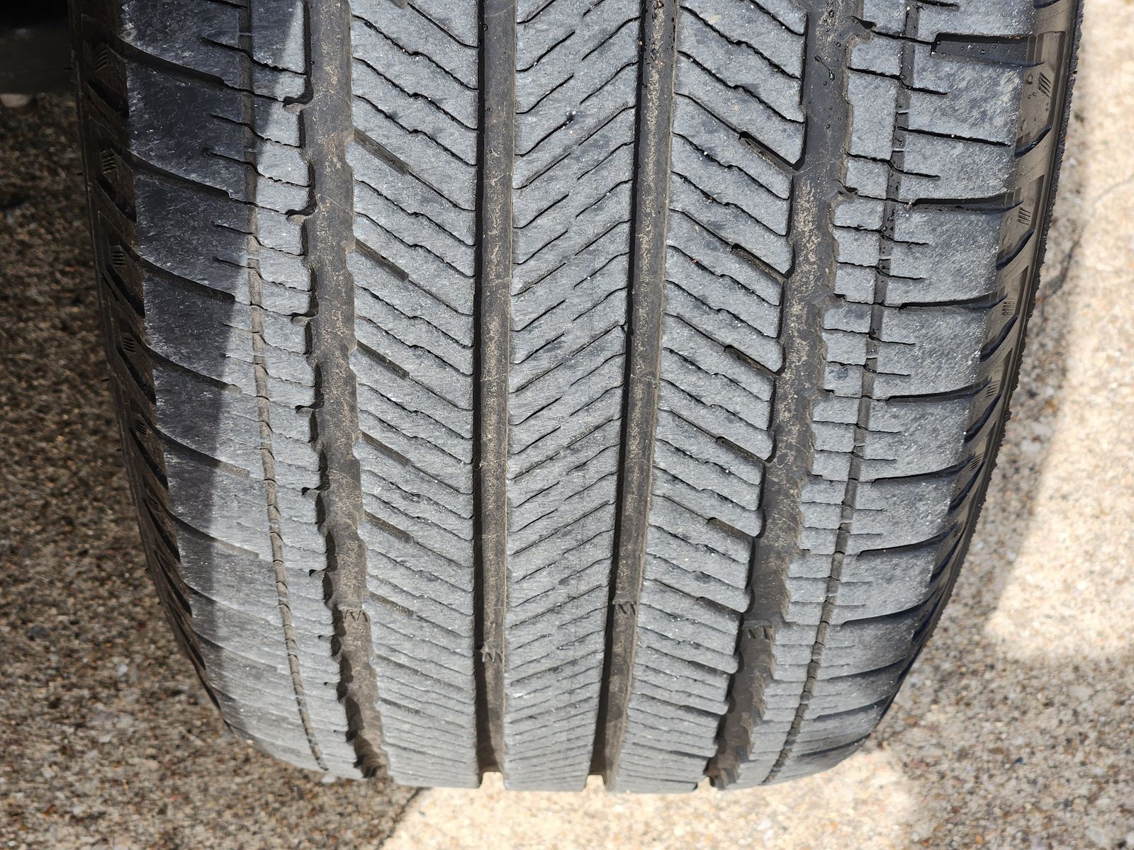 Used 2025 Gray Metallic Ford Platinum image 22