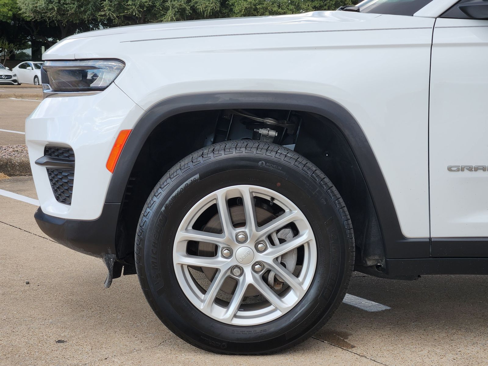Used 2024 Bright White Clearcoat Jeep Laredo image 8
