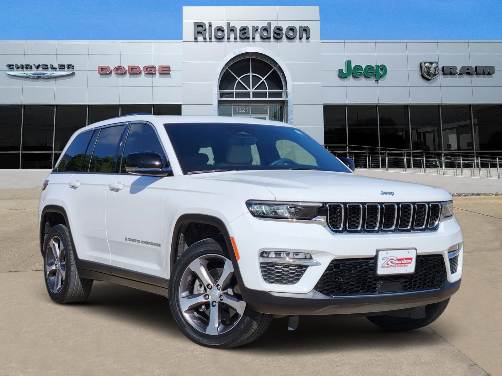 Bright White 2024 Jeep Grand Cherokee 4xe 4WD SUV / Crossover Four-Wheel Drive 8-Speed Automatic