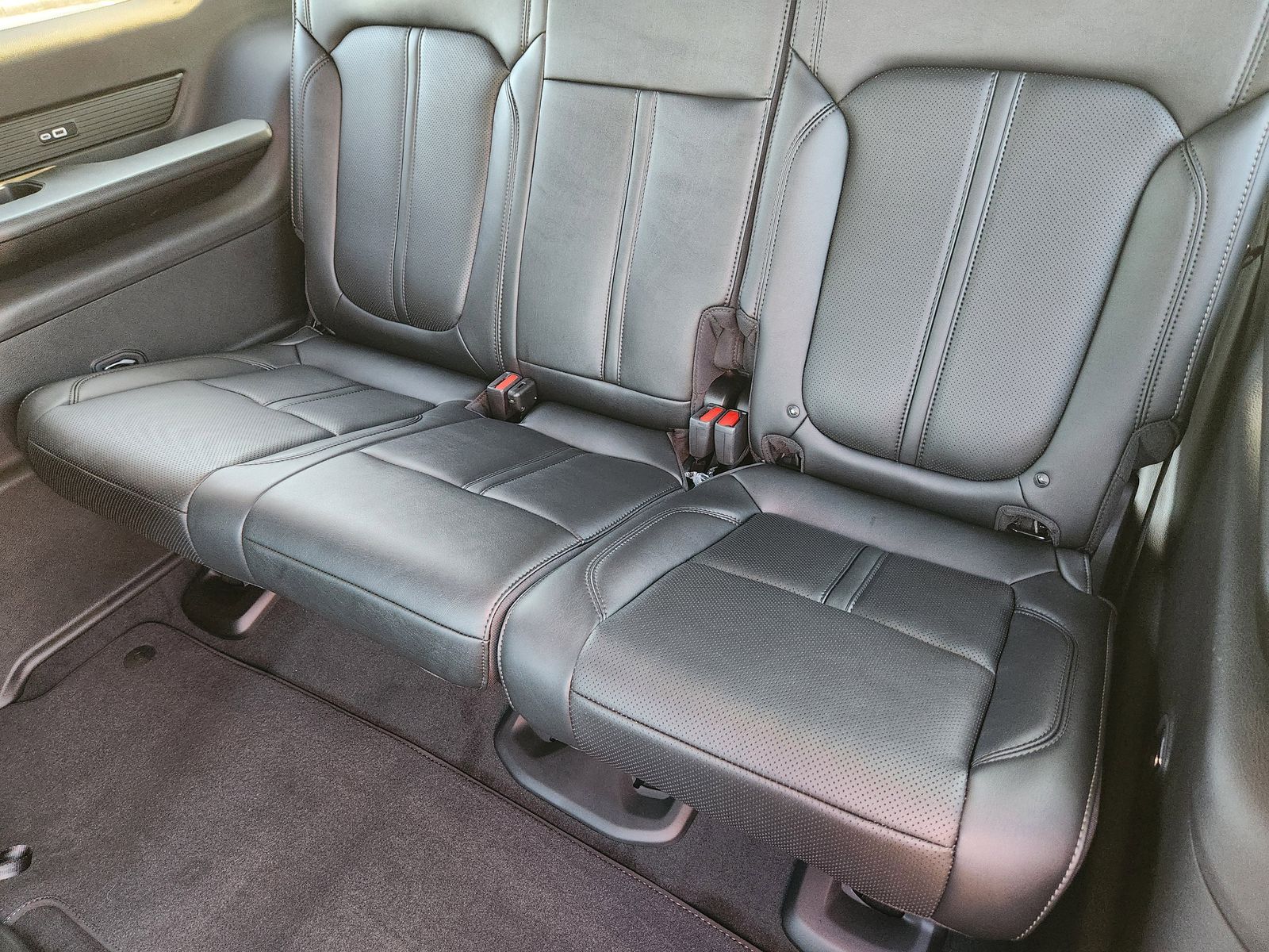 New 2026 Baltic Gray Jeep LIMITED ALTITUDE 4X4 image 39