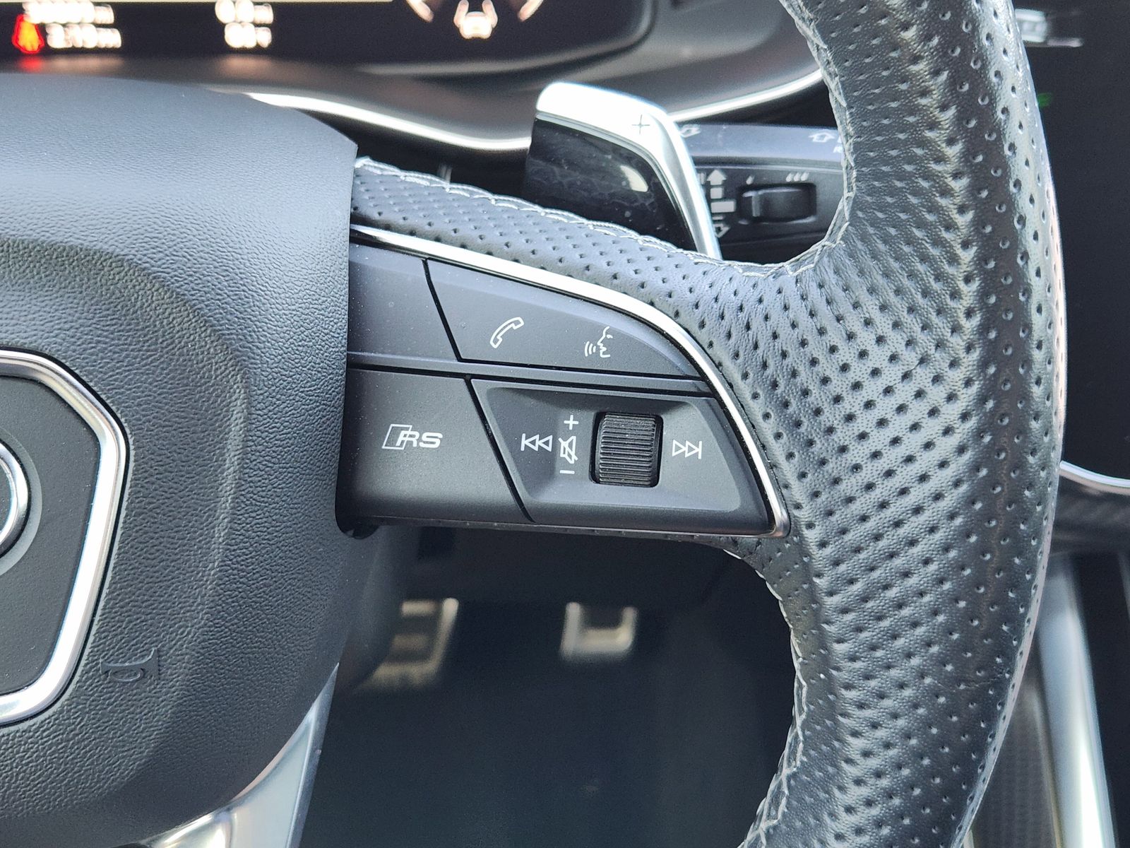 Used 2023 Glacier White Audi 4.0T image 41