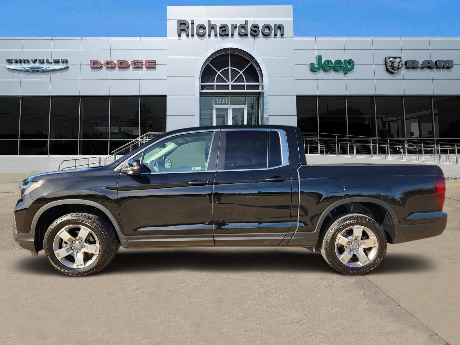 Used 2025 Crystal Black Pearl Honda RTL image 3