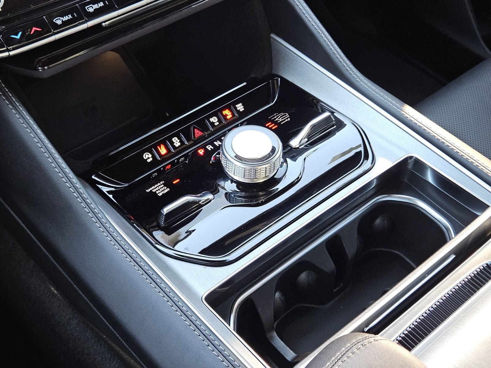 New 2025 Baltic Gray Jeep LIMITED 4X4 image 20