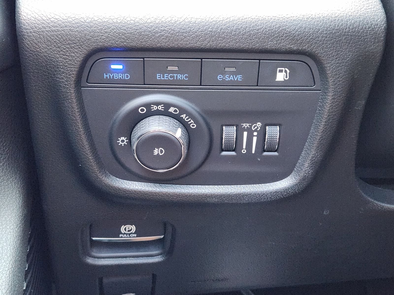 Used 2022 Bright White Jeep Overland image 31