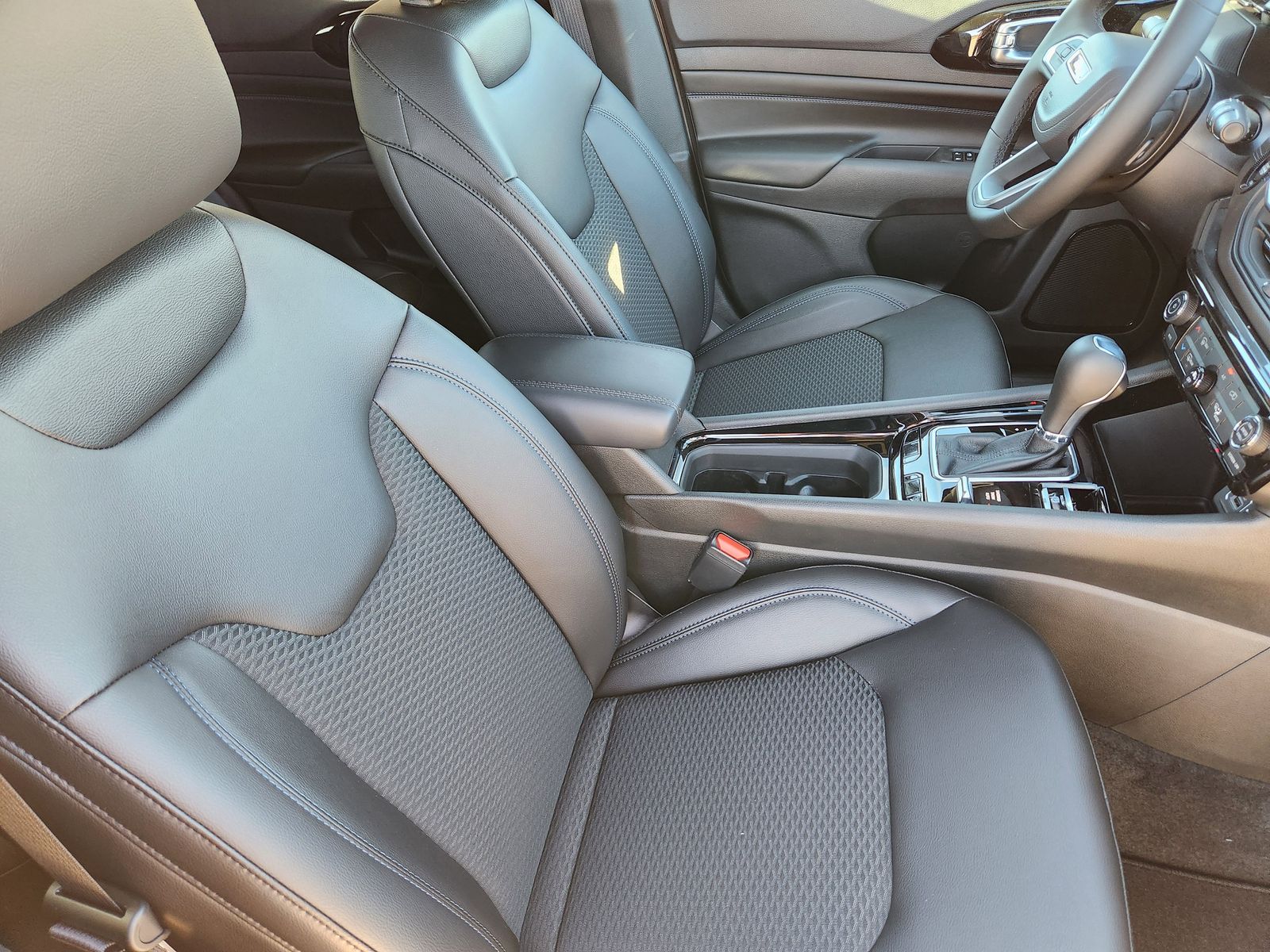 New 2026 Silver Zynith Jeep LATITUDE ALTITUDE 4X4 image 15