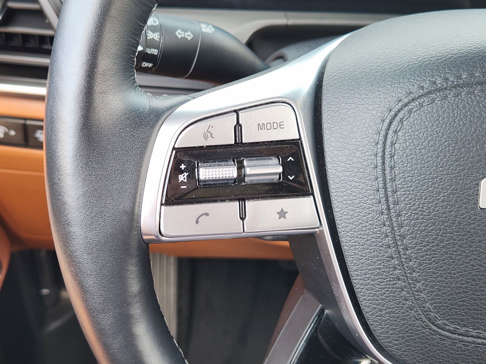 Used 2025 Glacial White Pearl Kia EX image 39