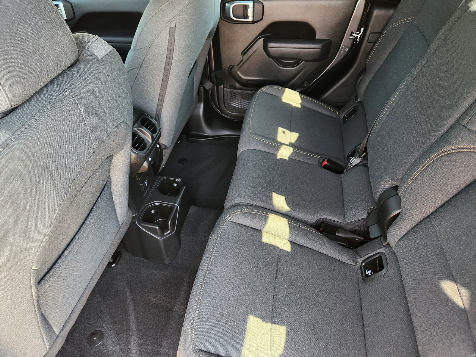 Used 2025 Granite Crystal Jeep Sport image 39