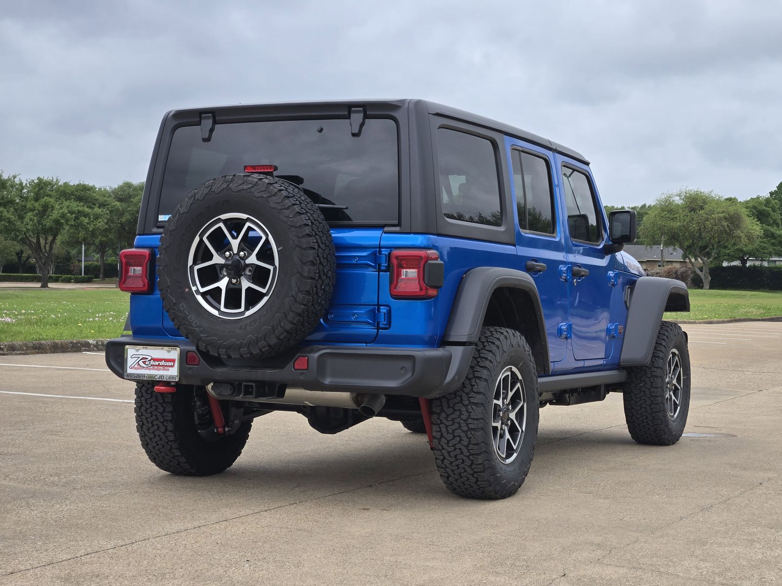 View vehicle photo 6