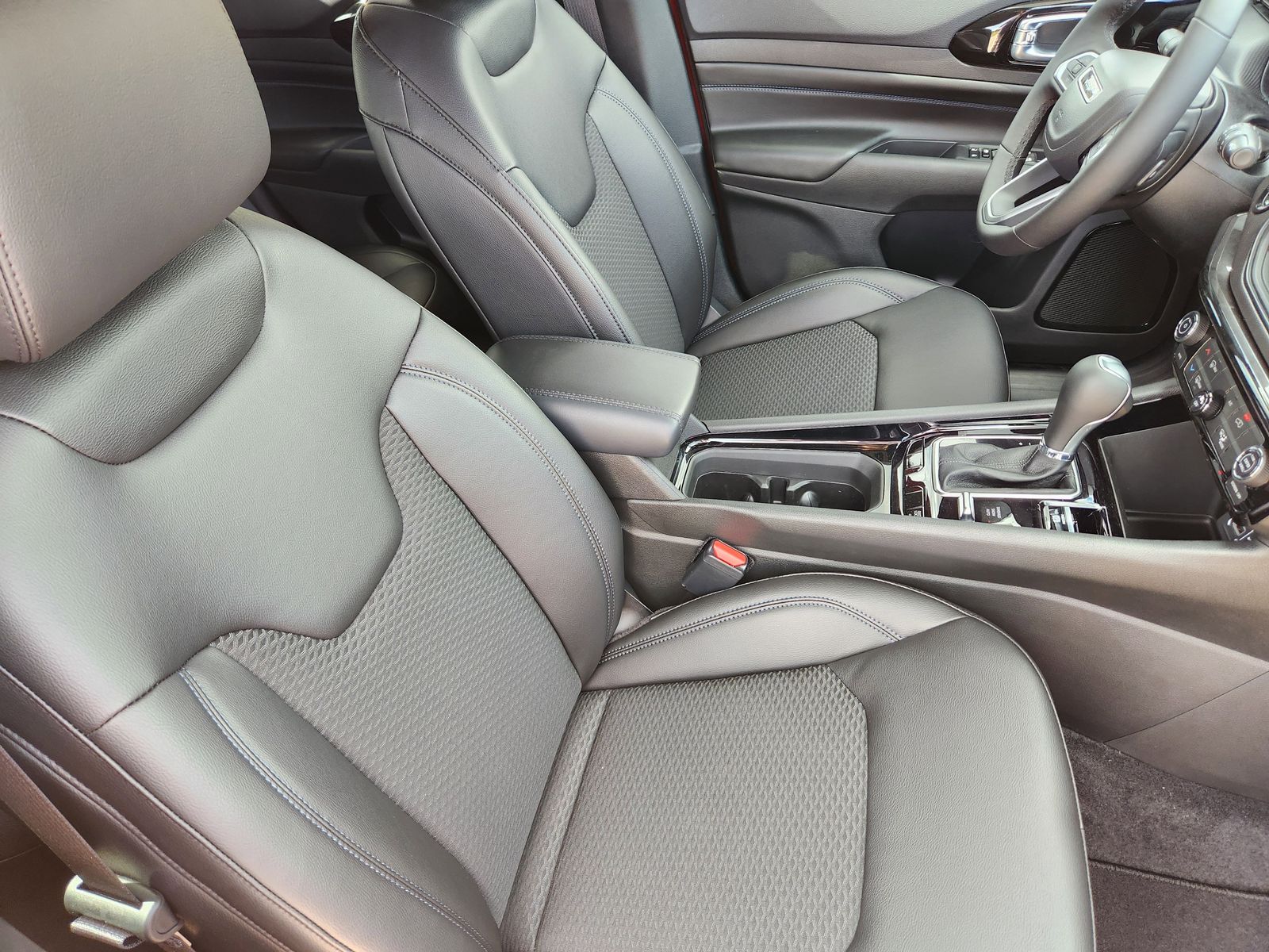 New 2026 Red Hot Pearlcoat Jeep LATITUDE ALTITUDE 4X4 image 23