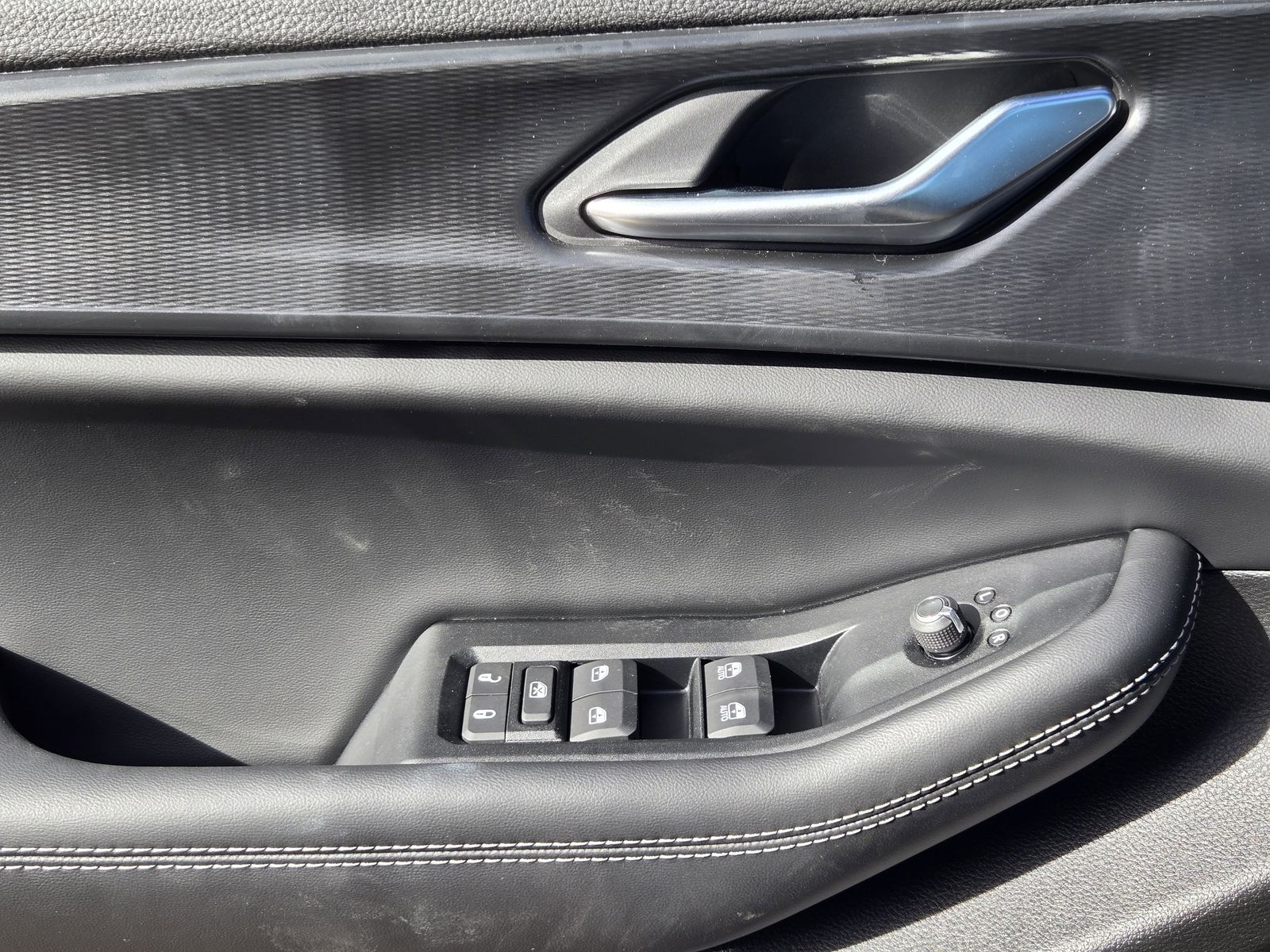 New 2025 Velvet Red Pearlcoat Jeep LAREDO X 4X4 image 23