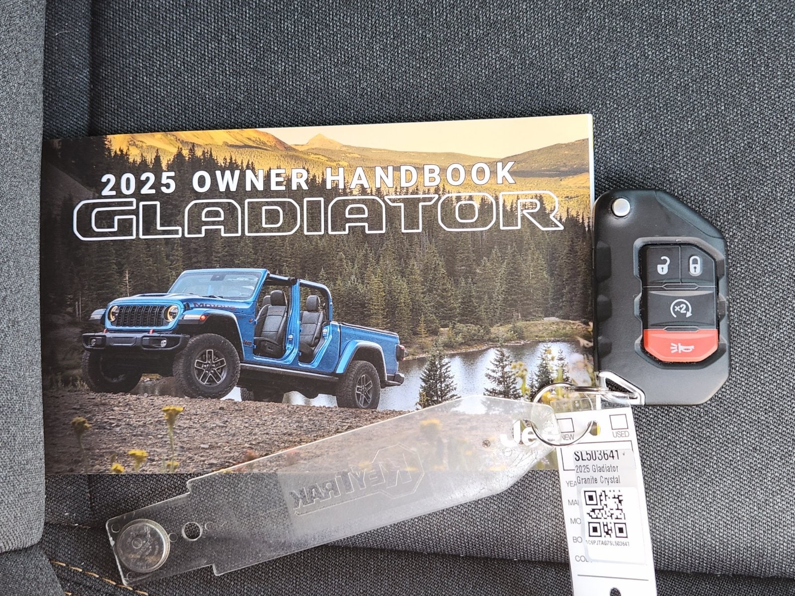 Used 2025 Granite Crystal Jeep Sport image 42