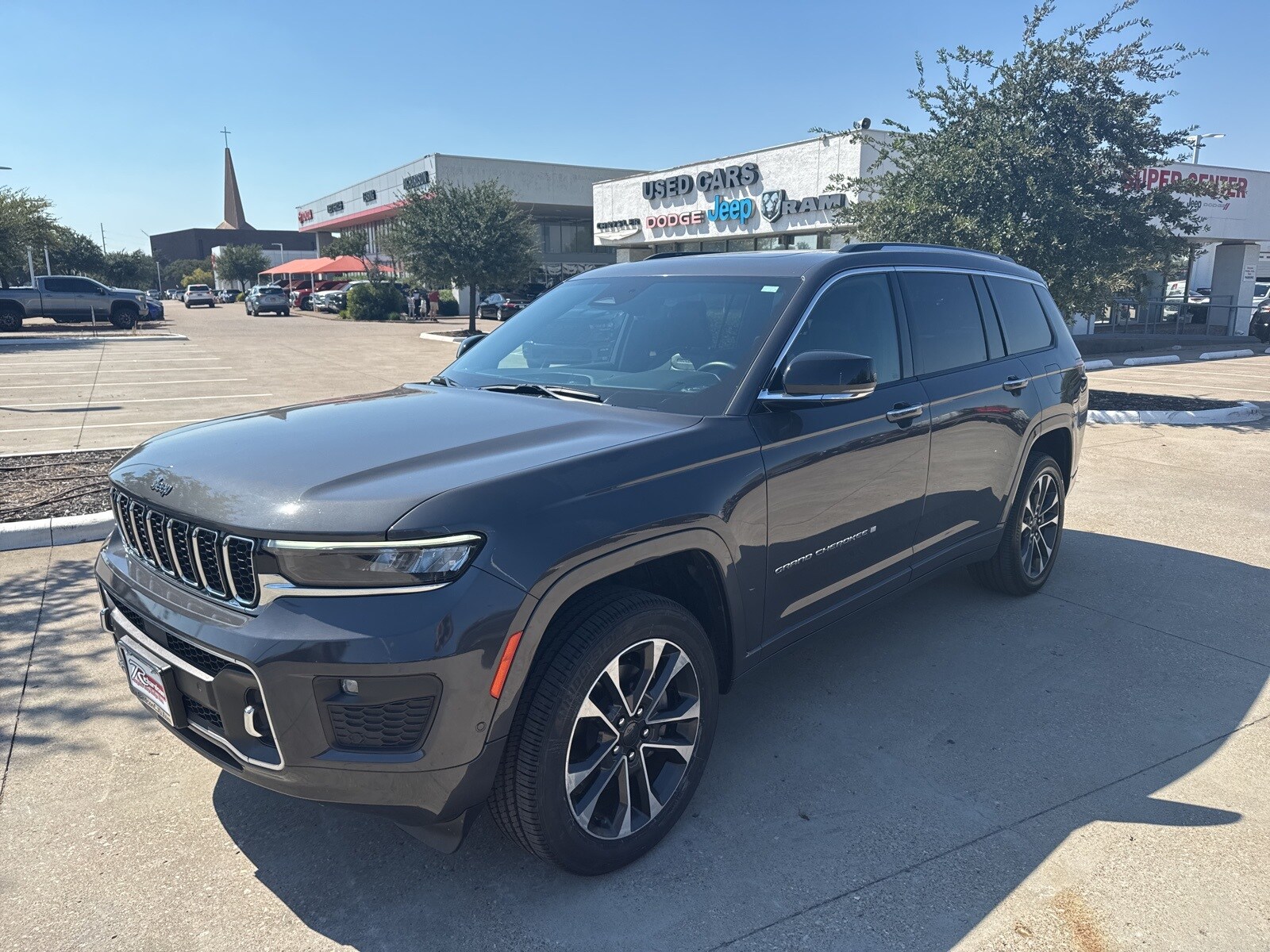 2022 Jeep Grand Cherokee Overland photo 2