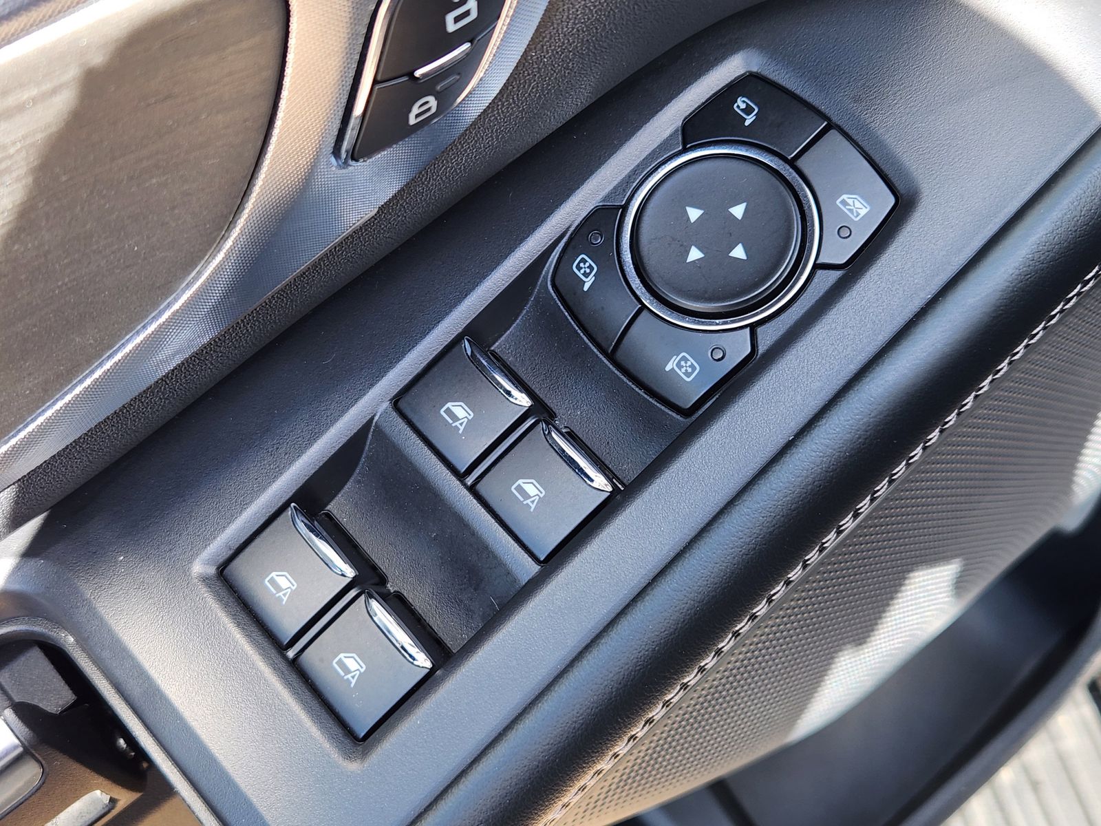 Used 2025 Gray Metallic Ford Platinum image 36