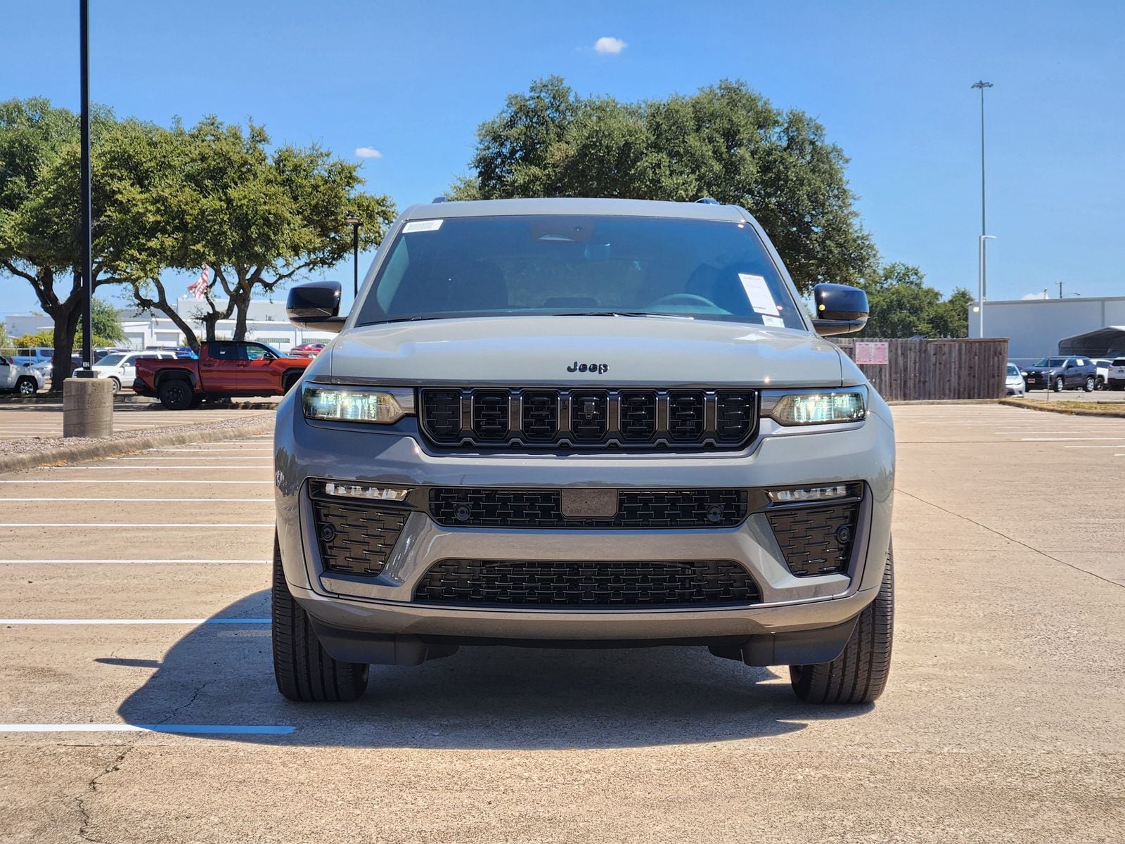 New 2027 Sting-Gray Jeep Limited Reserve image 7