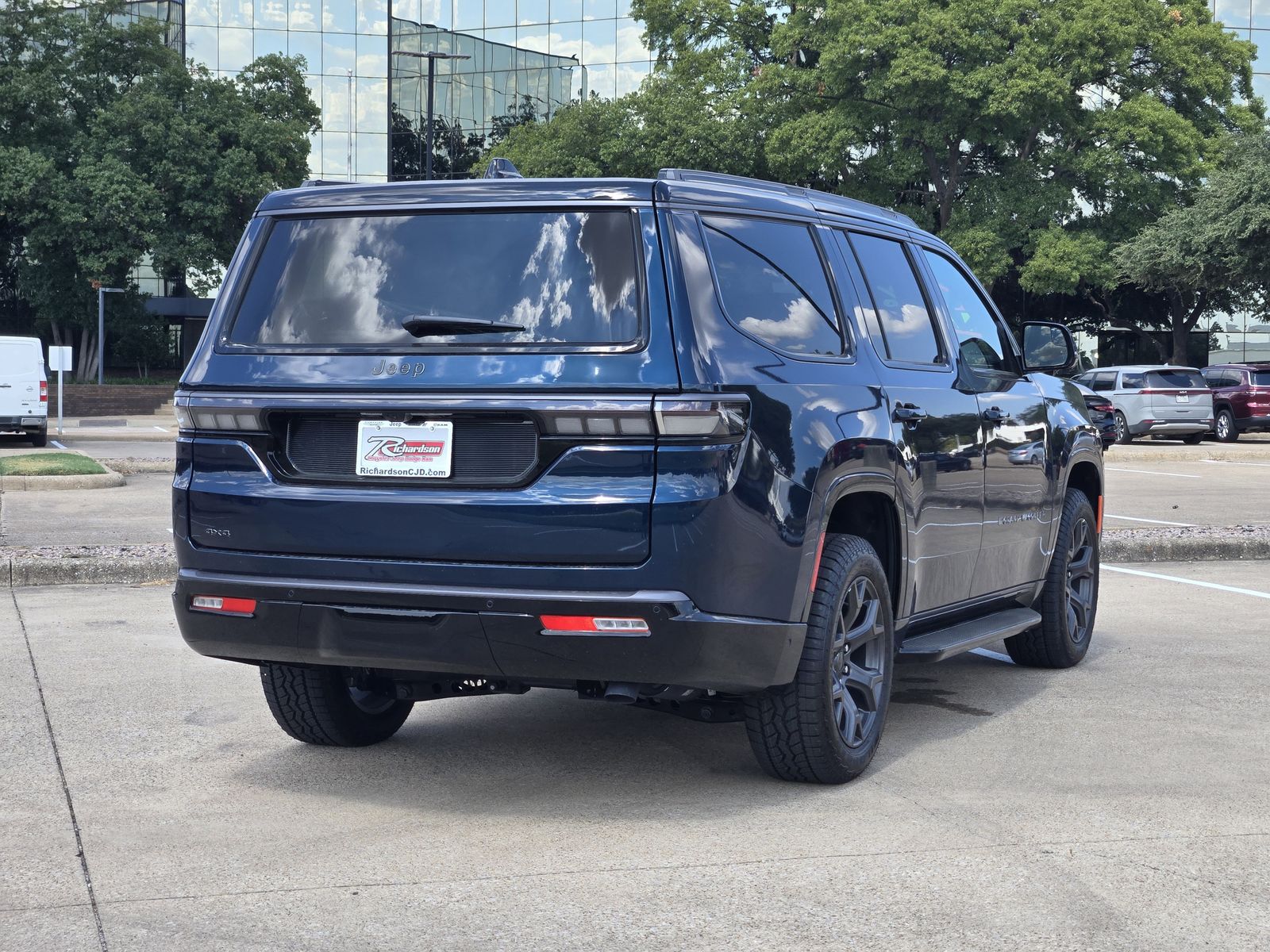 New 2026 Fathom Blue Pearlcoat Jeep UPLAND 4X4 image 6