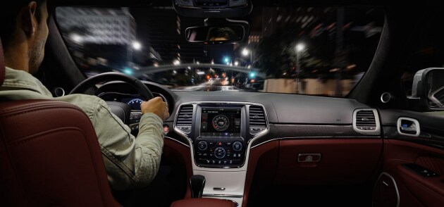Cherokee Trailhawk interior