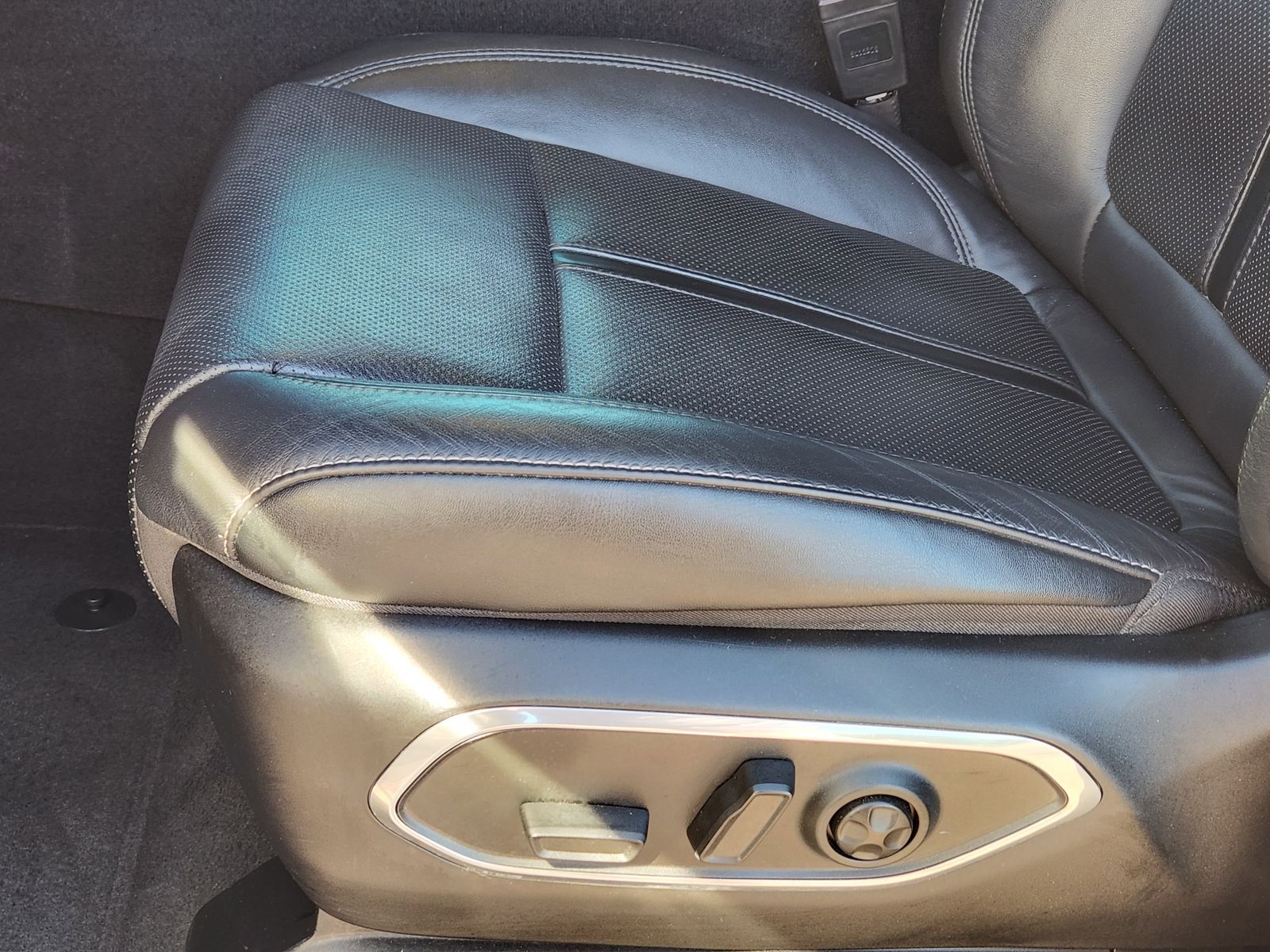 Used 2022 Velvet Red Pearlcoat Jeep Series II image 31