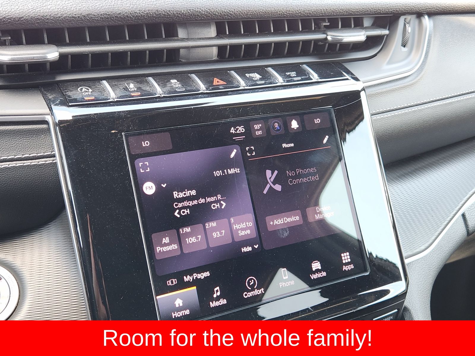 Used 2025 Diamond Black Crystal Pearlcoat Jeep Laredo image 25