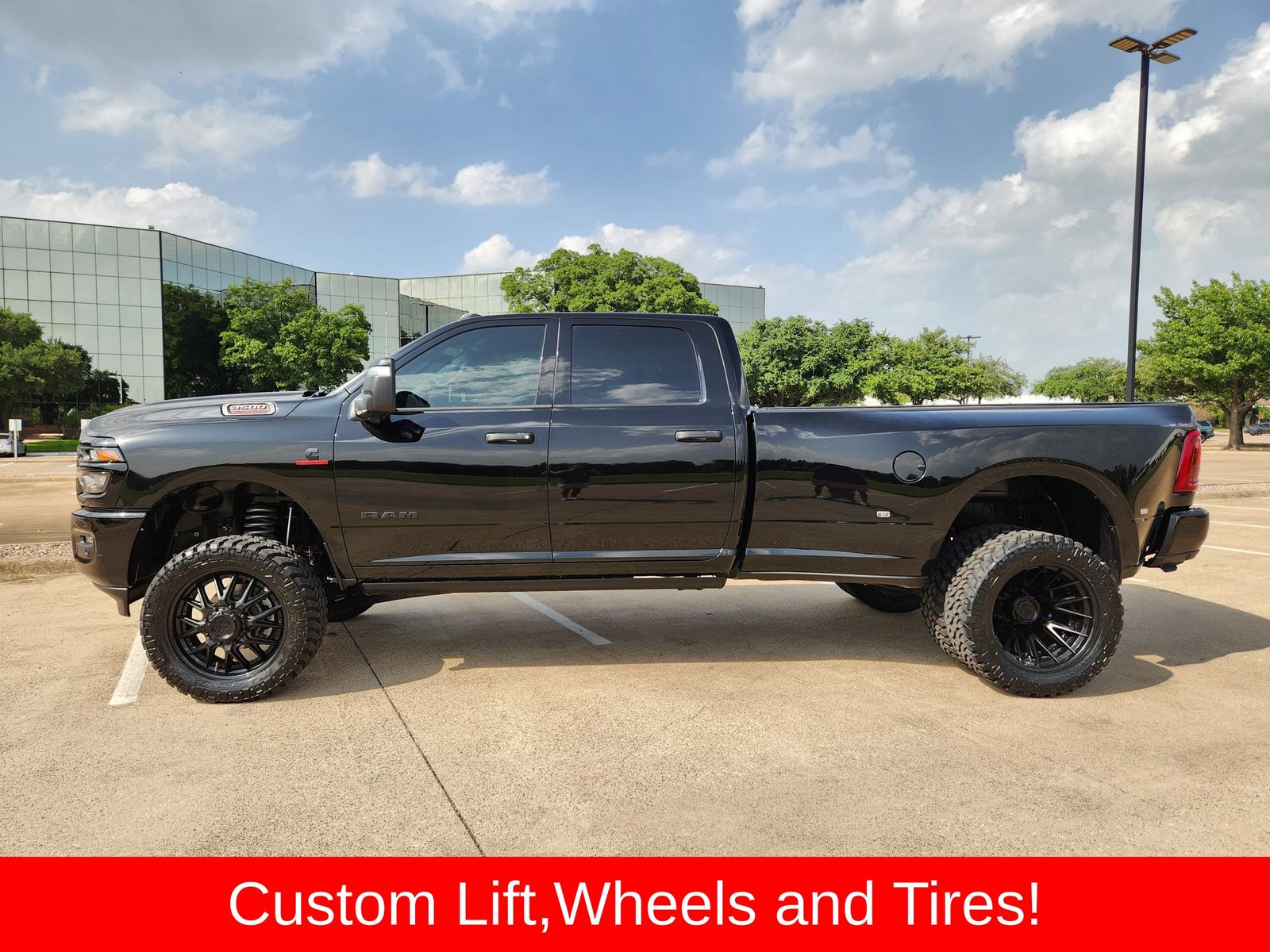 New 2026 Diamond Black Crystal Pearlcoat Ram LONE STAR CREW CAB 4X4 8