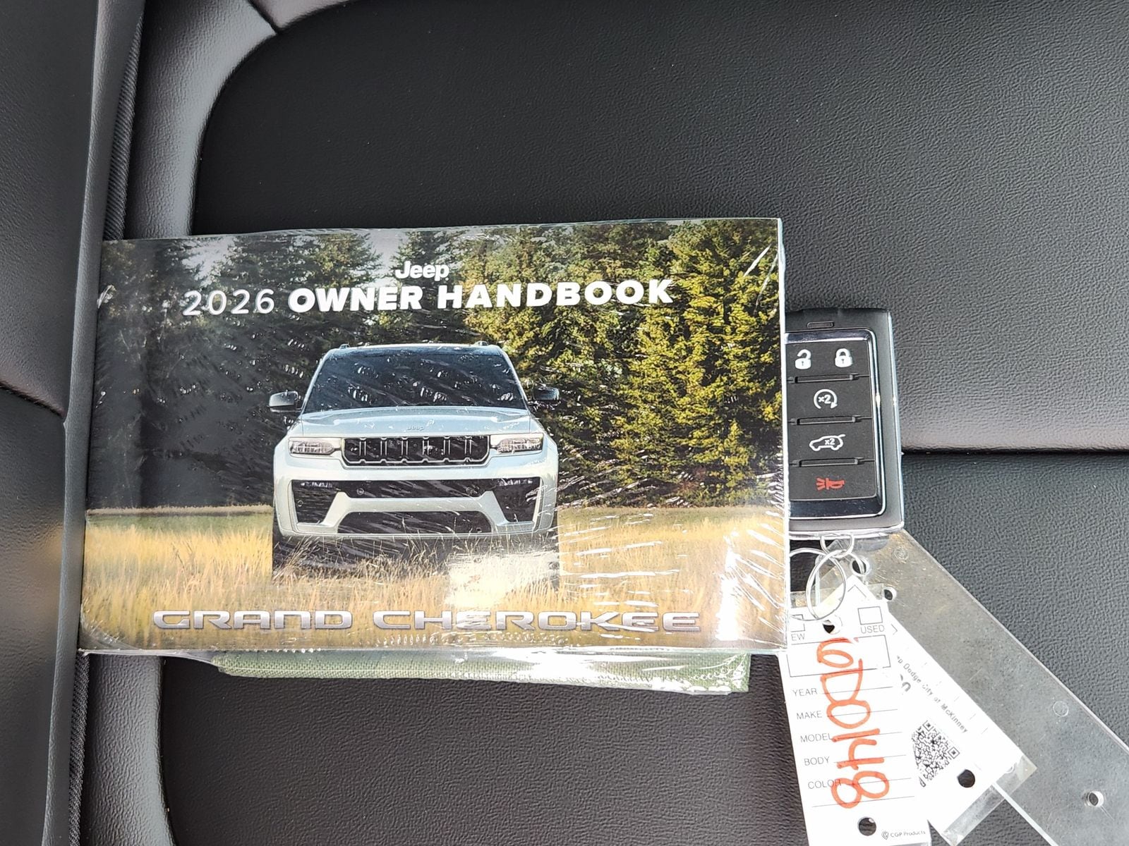 New 2026 Diamond Black Crystal Pearlcoat Jeep LIMITED 4X2 image 41
