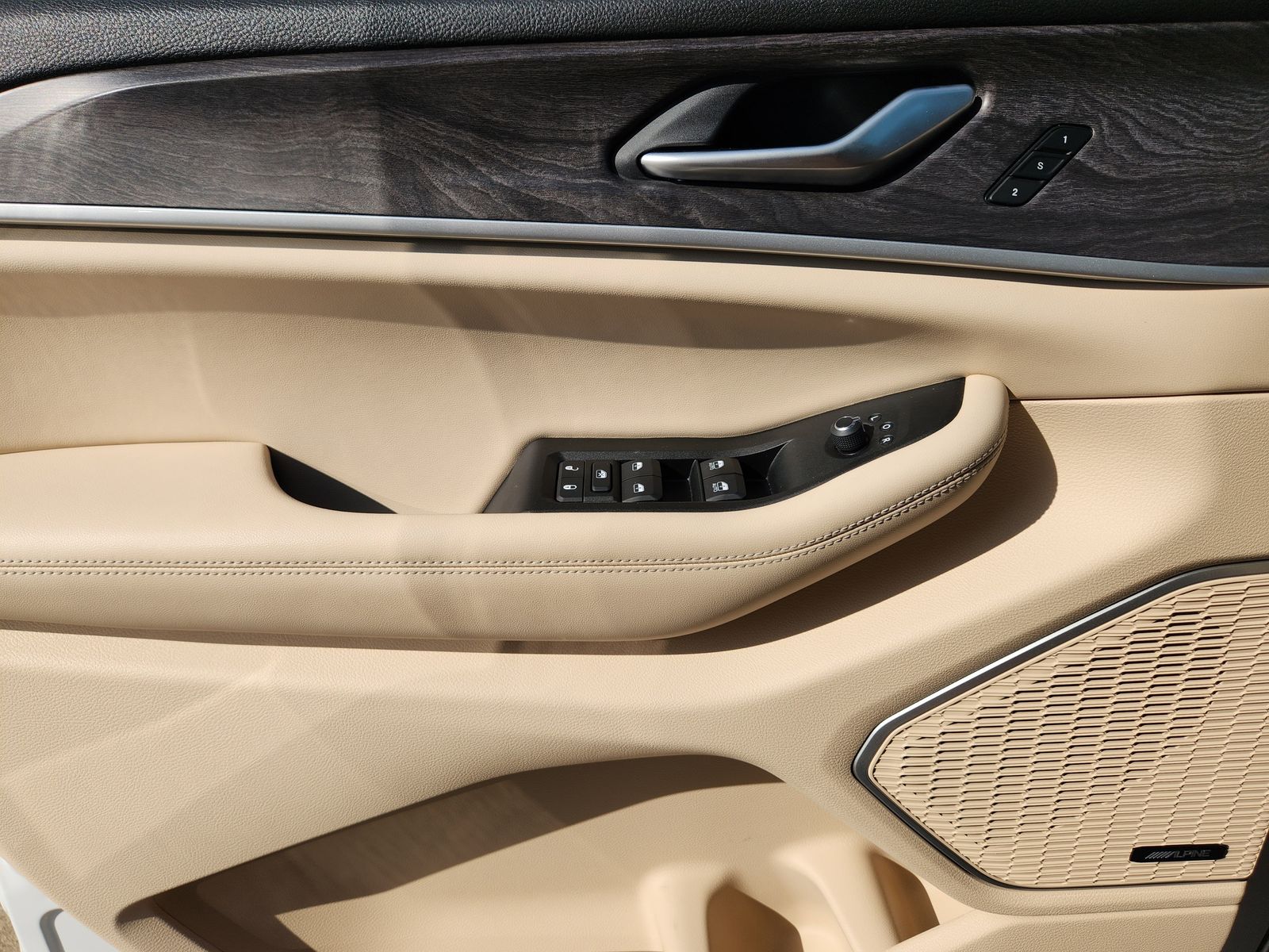 Used 2024 Bright White Jeep Base image 31