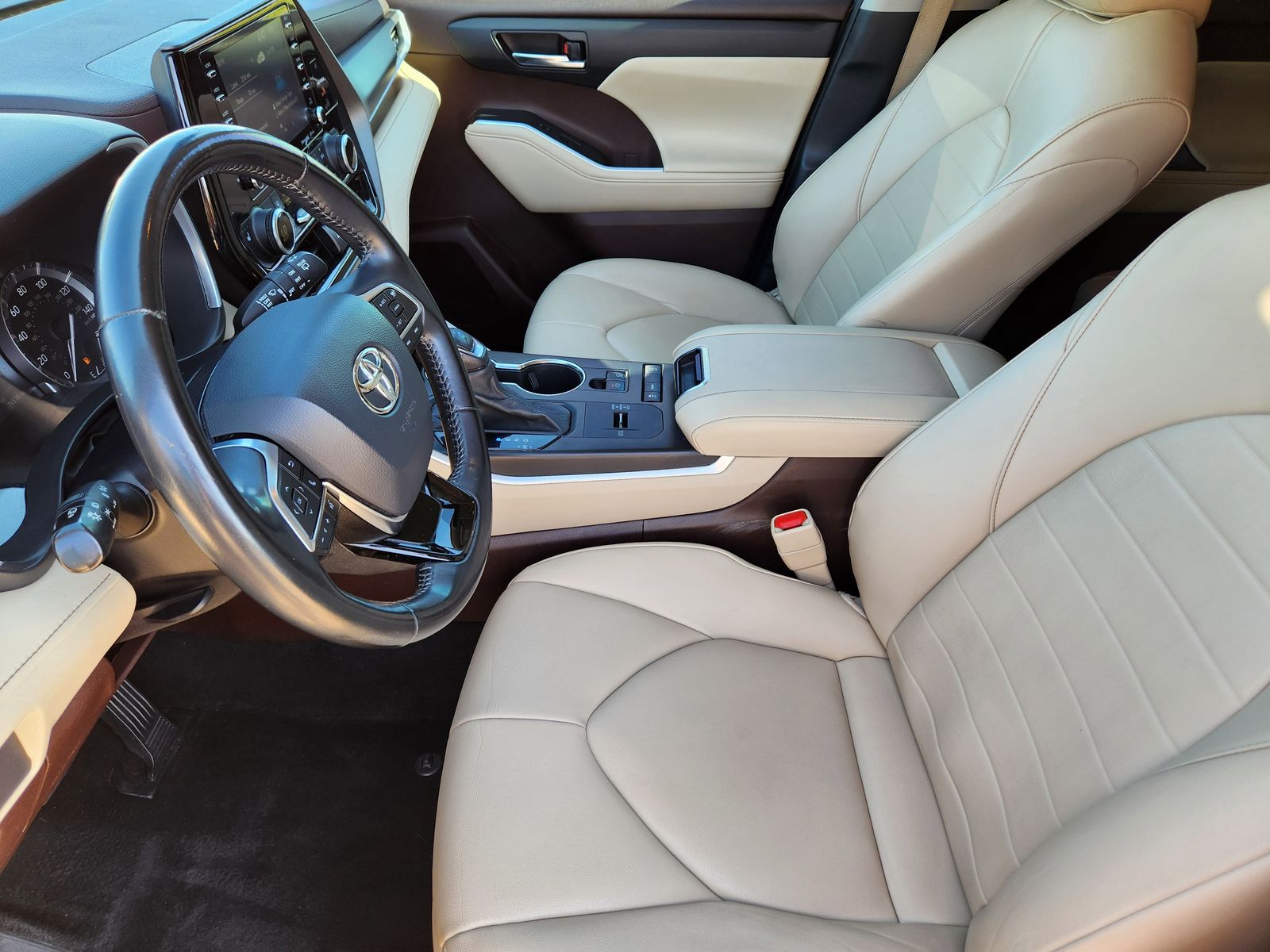 Used 2021 Midnight Black Toyota XLE image 22