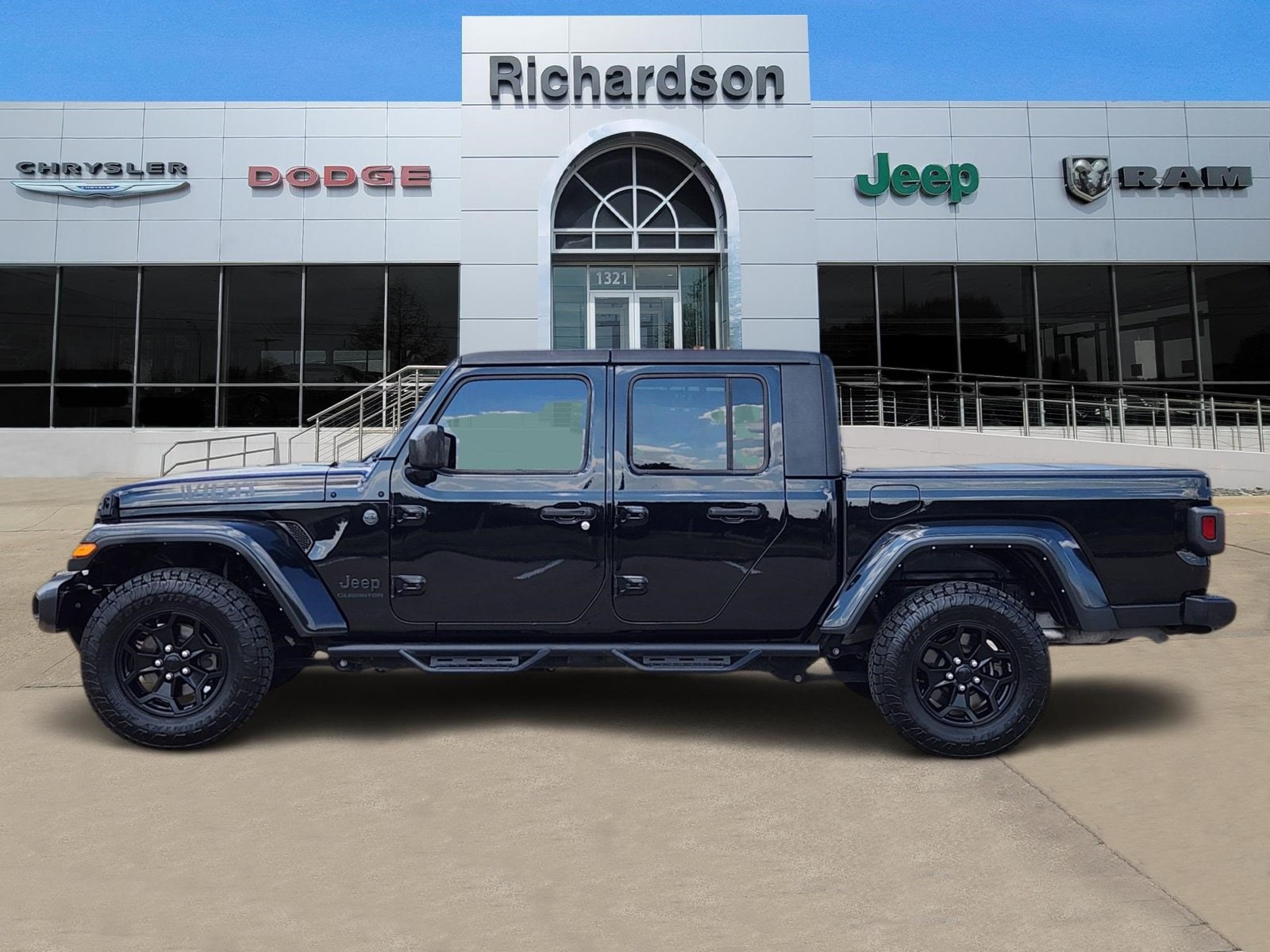 Used 2022 Black Jeep Sport image 3