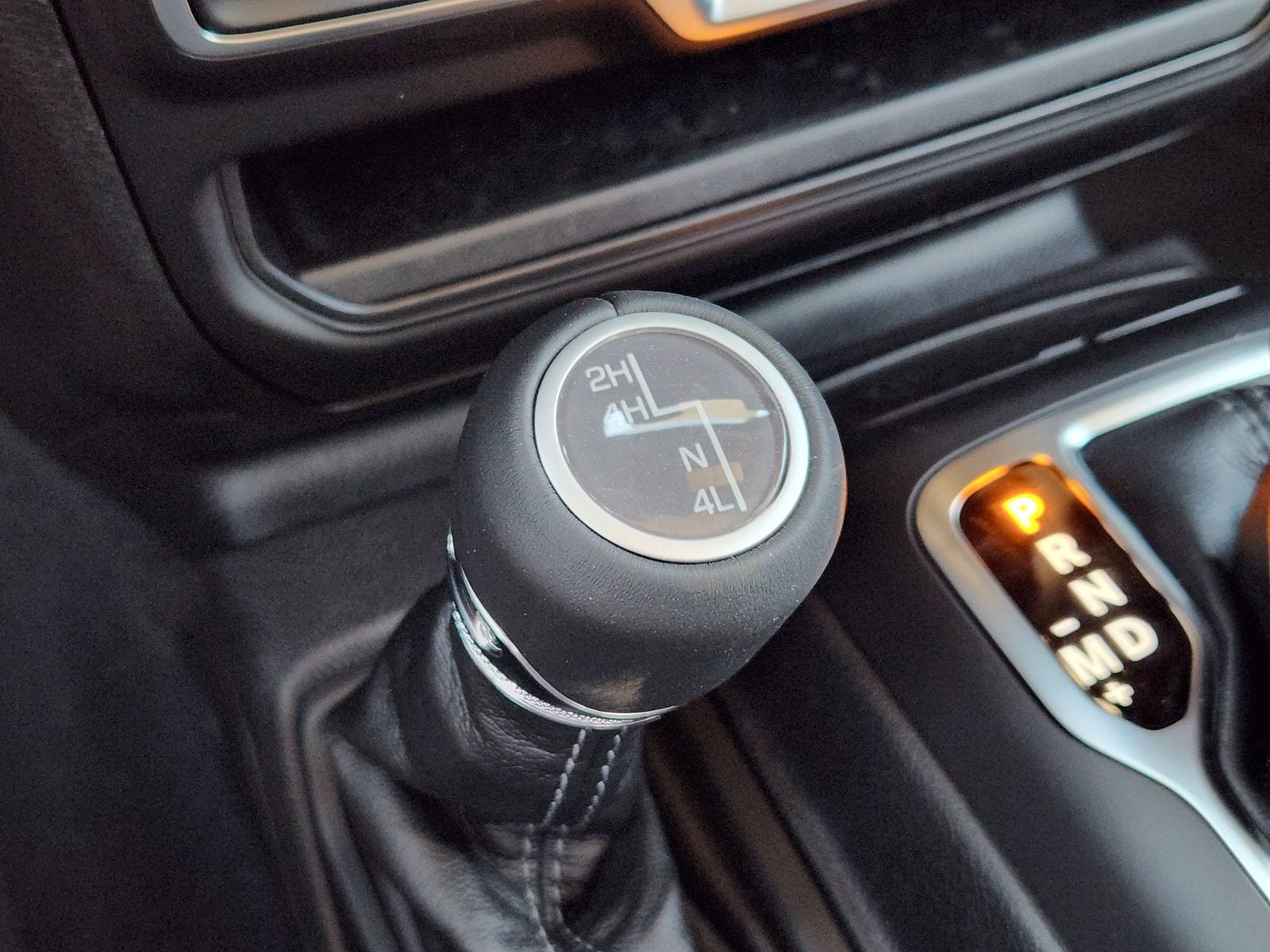 New 2026 Granite Crystal Jeep SAHARA 4X4 image 28