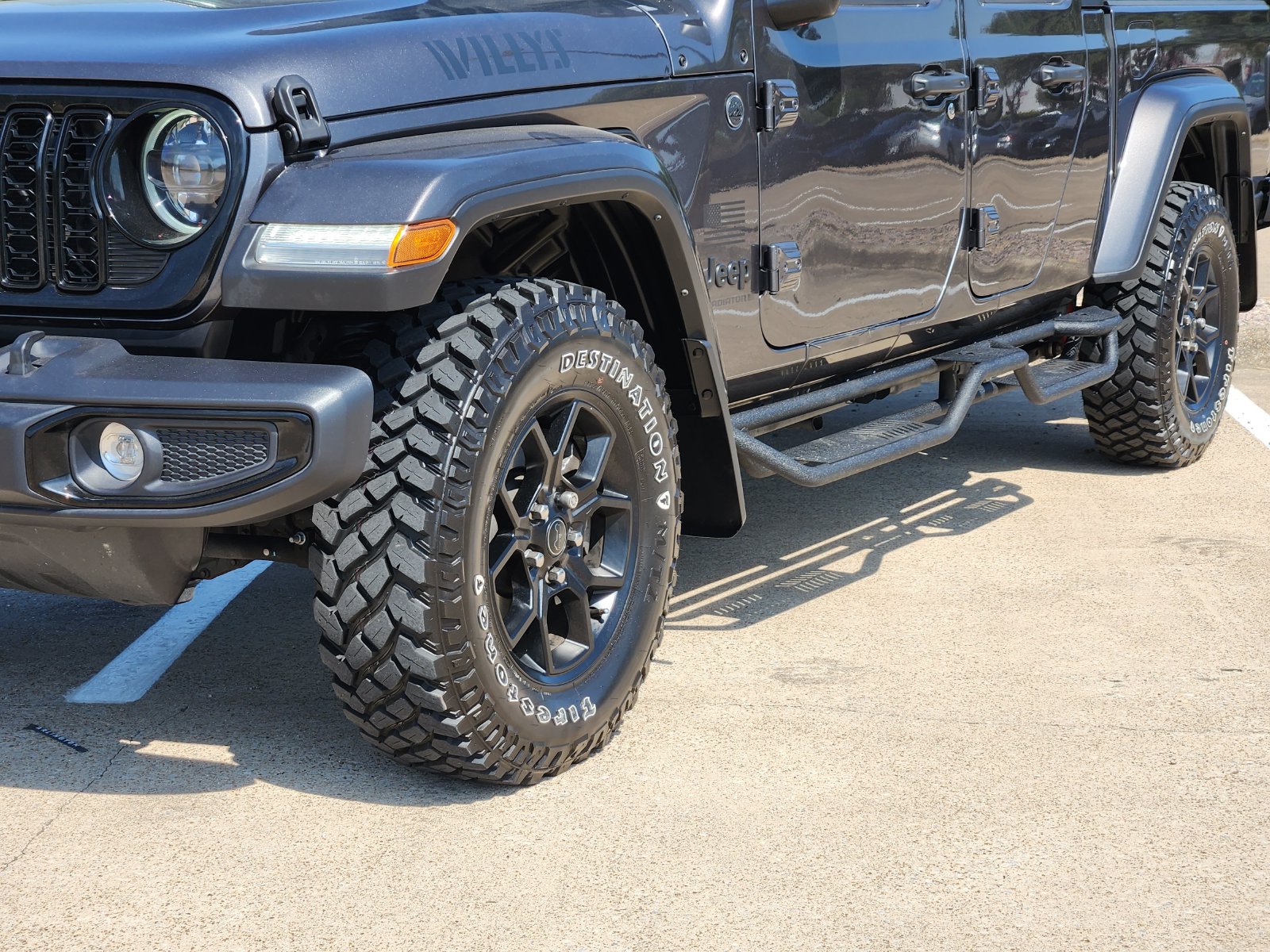 Used 2025 Granite Crystal Jeep Sport image 12