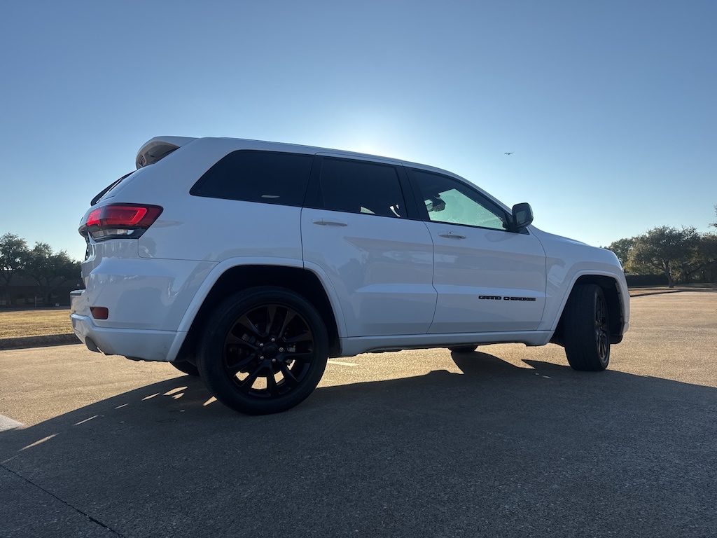 Used 2019 Jeep Grand Cherokee Laredo SUV