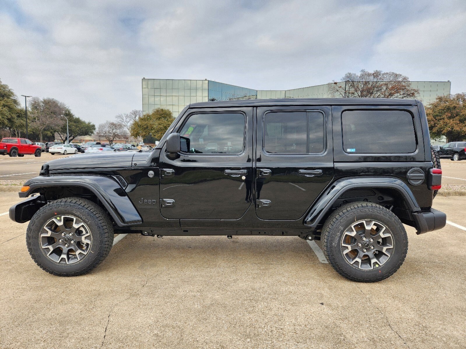 2025 Jeep Wrangler Sahara photo 3