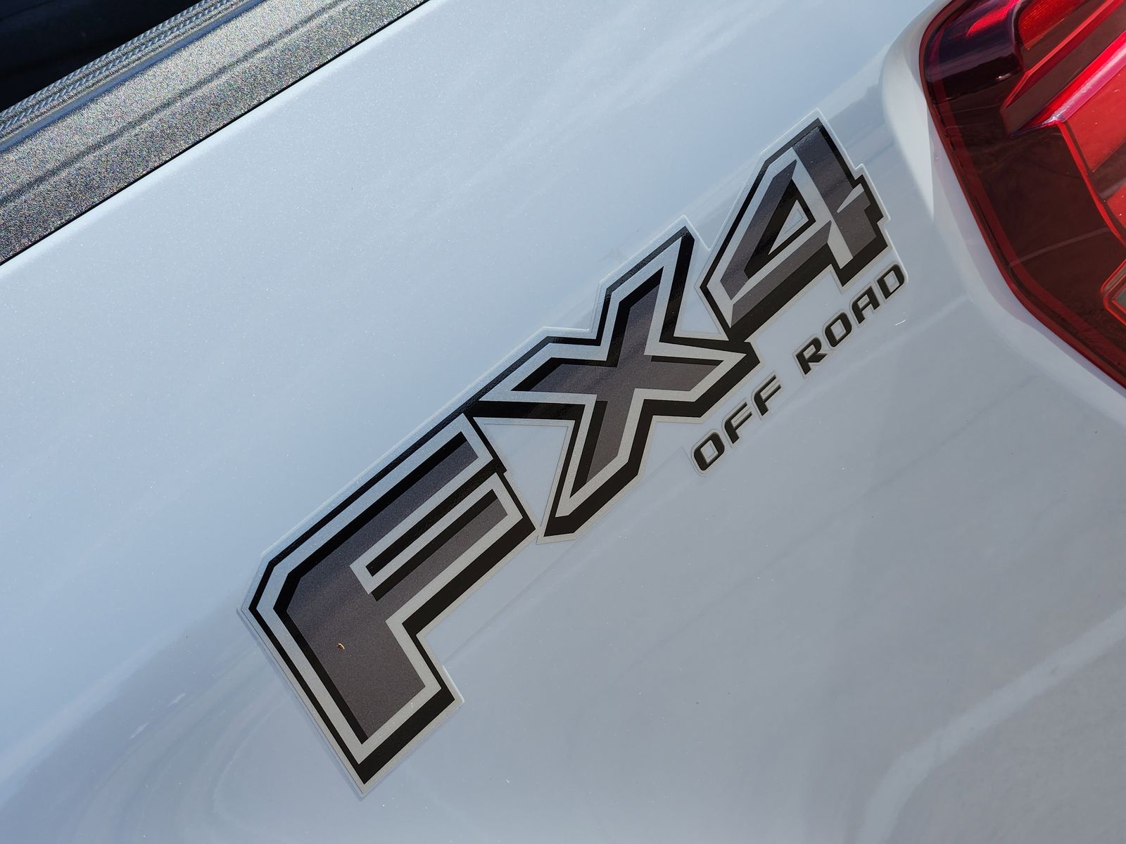 Used 2025 Space White Metallic Ford Lariat image 19