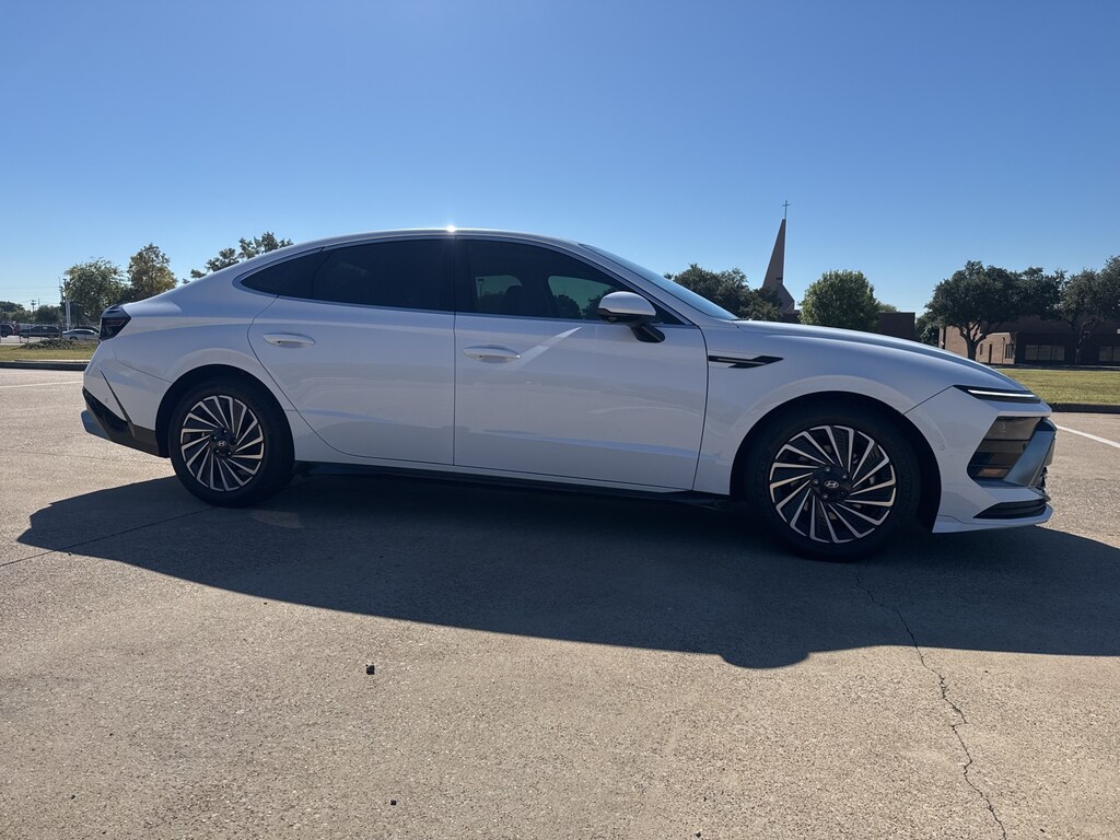 Used 2025 Hyundai Sonata Hybrid Limited Sedan