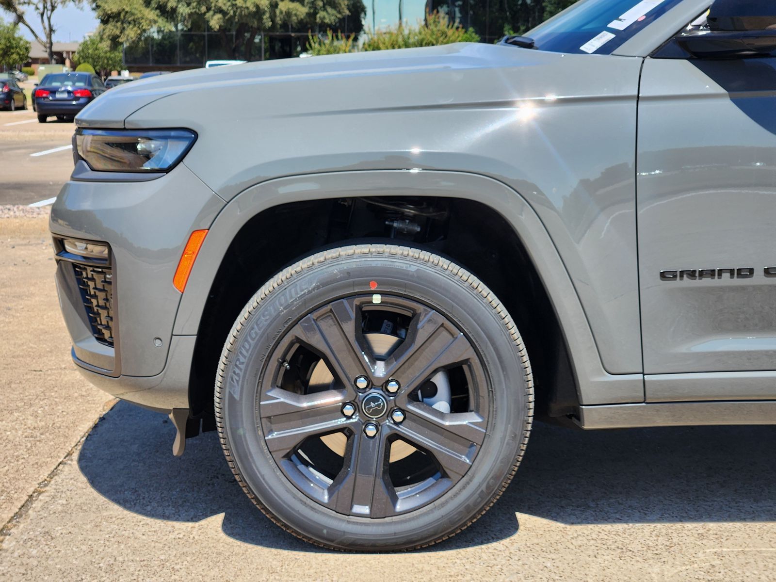 New 2027 Sting-Gray Jeep Limited Reserve image 15