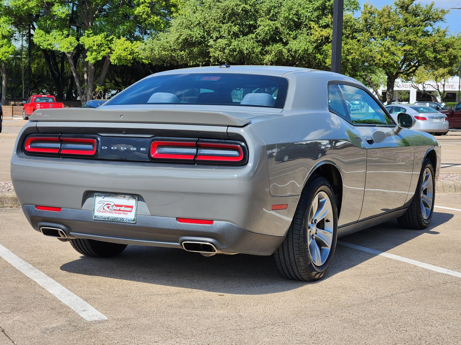 Used 2019 Destroyer Gray Clearcoat Dodge SXT image 4