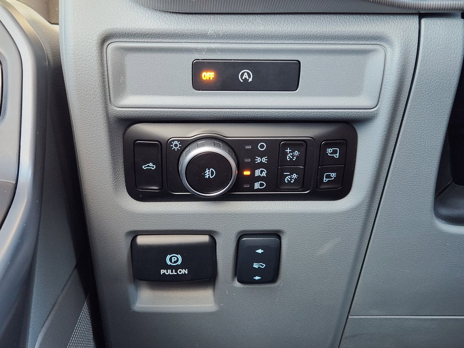 Used 2025 Space White Metallic Ford Lariat image 31