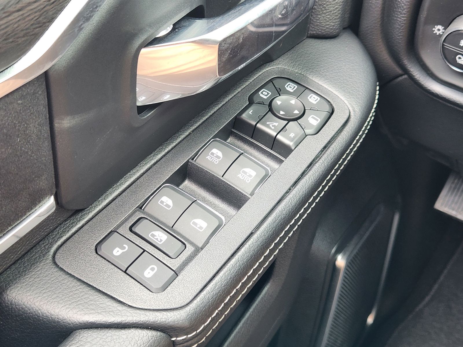 New 2026 Diamond Black Crystal Pearlcoat Ram LARAMIE CREW CAB 4X4 6