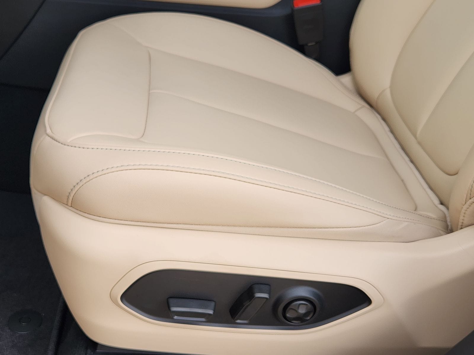 New 2026 Steel Blue Jeep L LIMITED 4X2 image 31