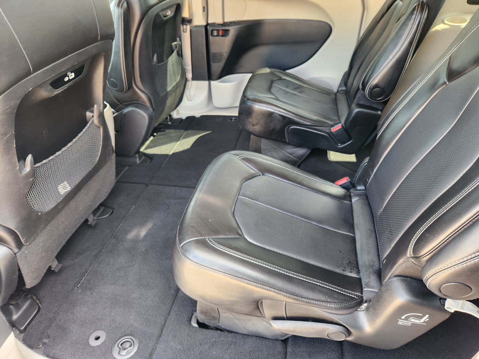 Used 2023 Silver Mist Chrysler Touring L image 37