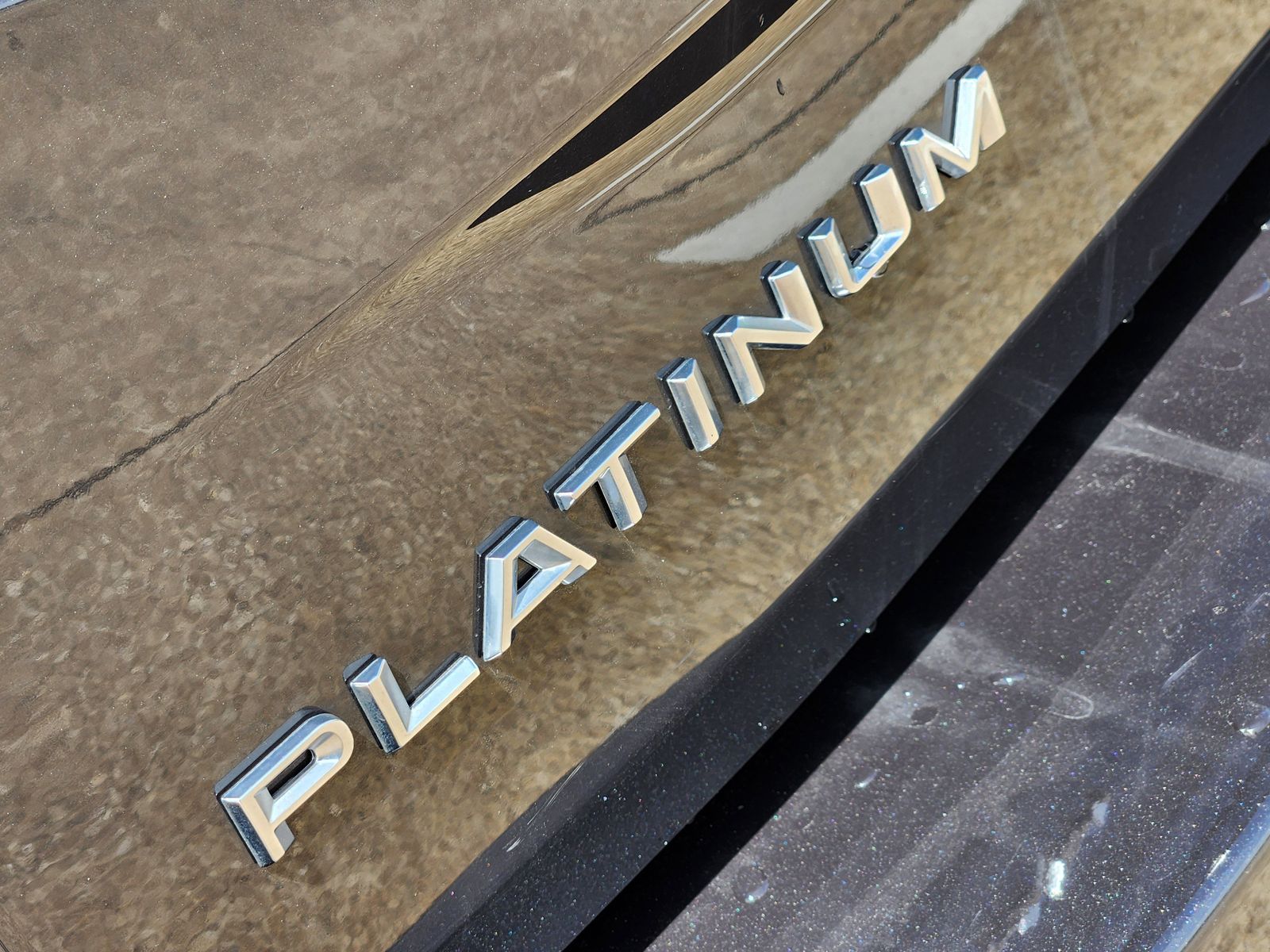 Used 2025 Gray Metallic Ford Platinum image 19