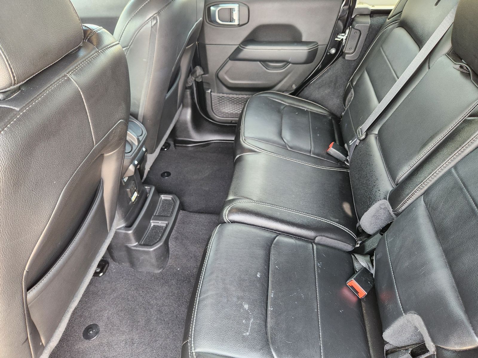 Used 2022 Black Jeep Unlimited Sahara image 39