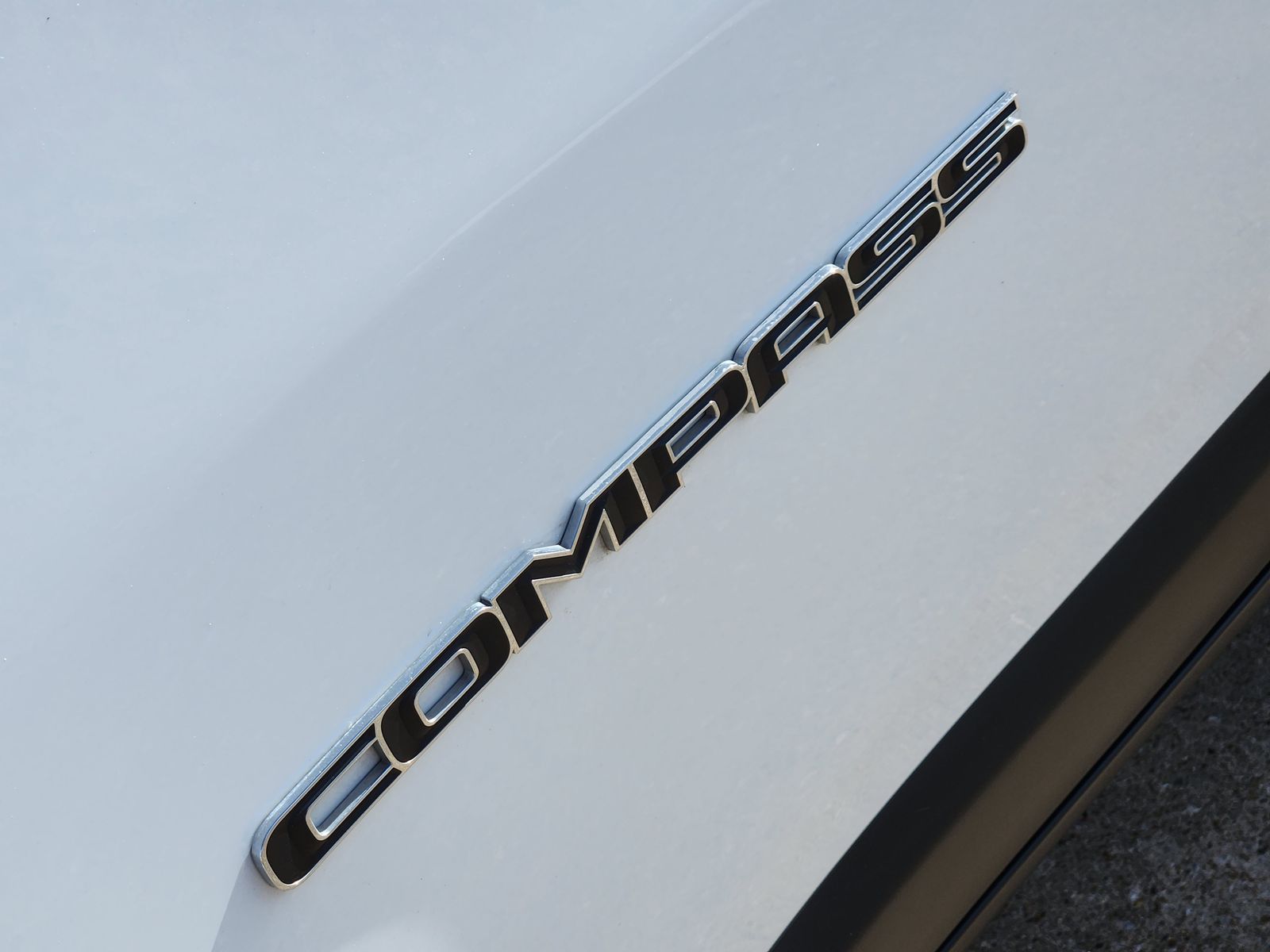 Used 2024 Bright White Jeep Latitude Lux image 18