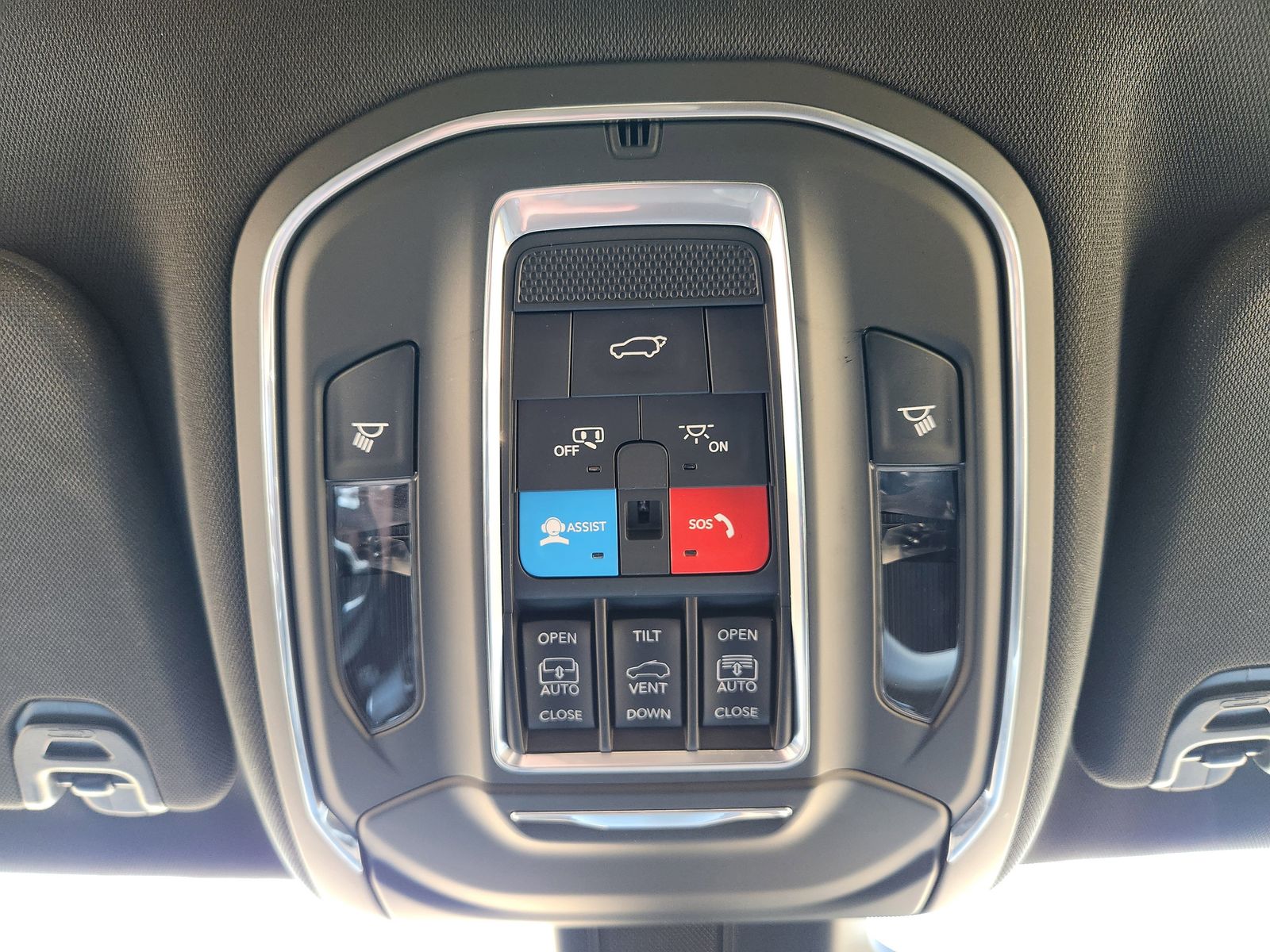 Used 2023 Diamond Black Crystal Pearlcoat Jeep Base image 33