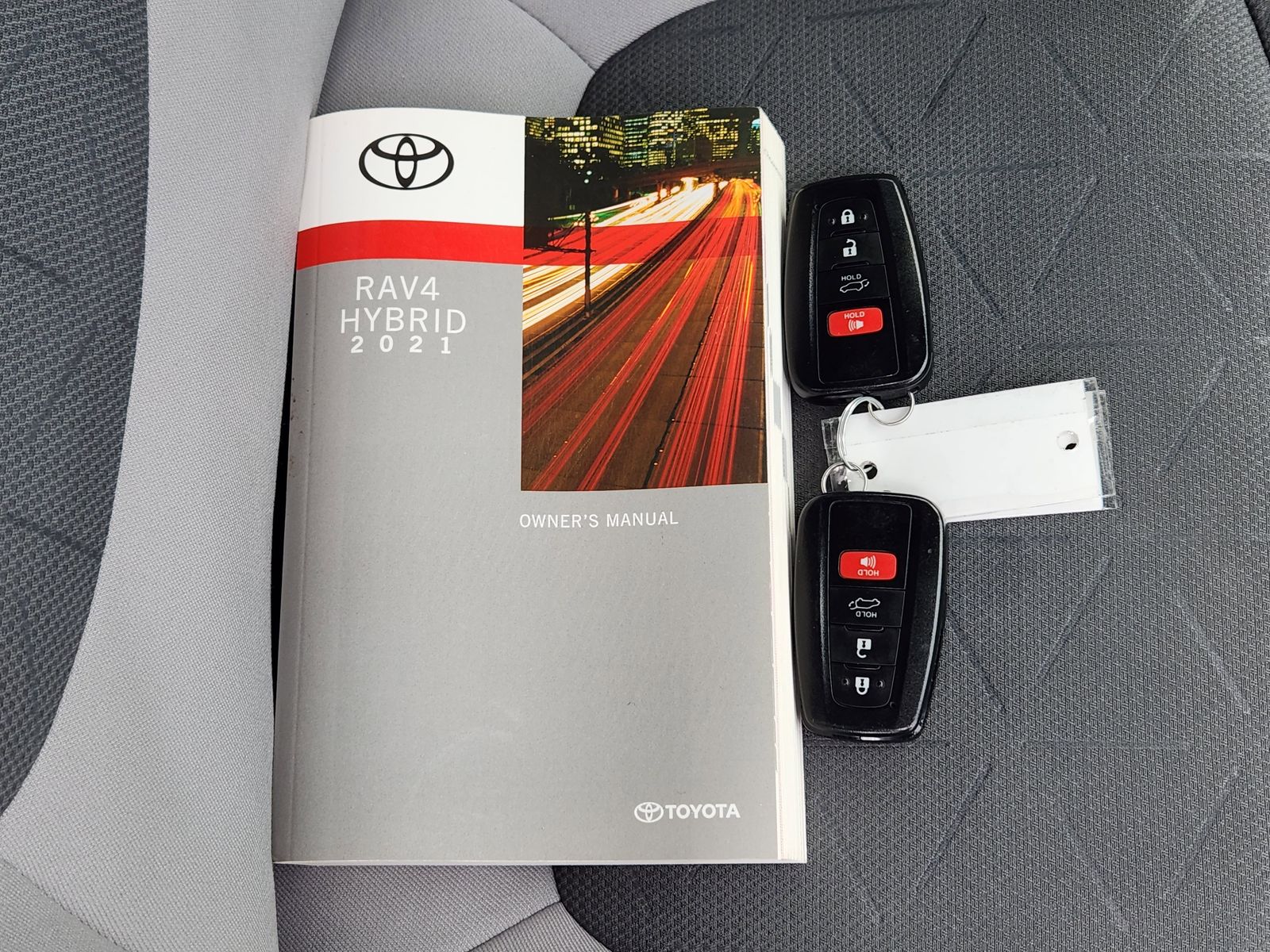 Used 2021 Silver Sky Metallic Midnight Black Metallic Toyota XLE image 43