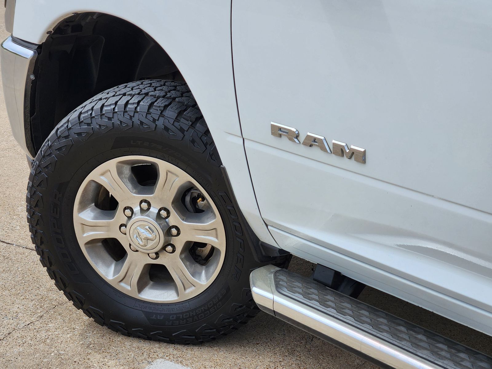 Used 2023 Bright White Ram Big Horn image 17