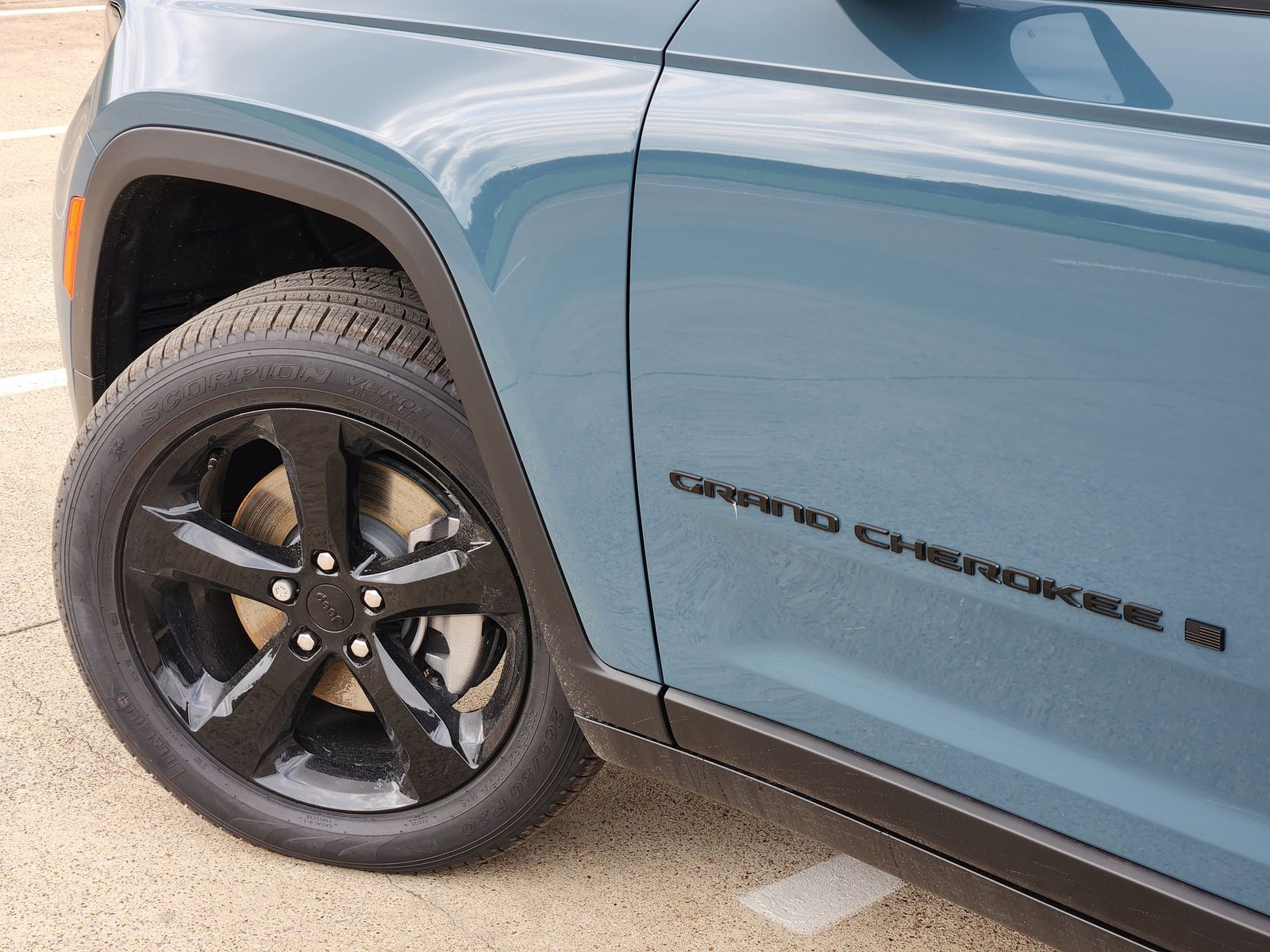 New 2026 Steel Blue Jeep L LIMITED 4X2 image 17