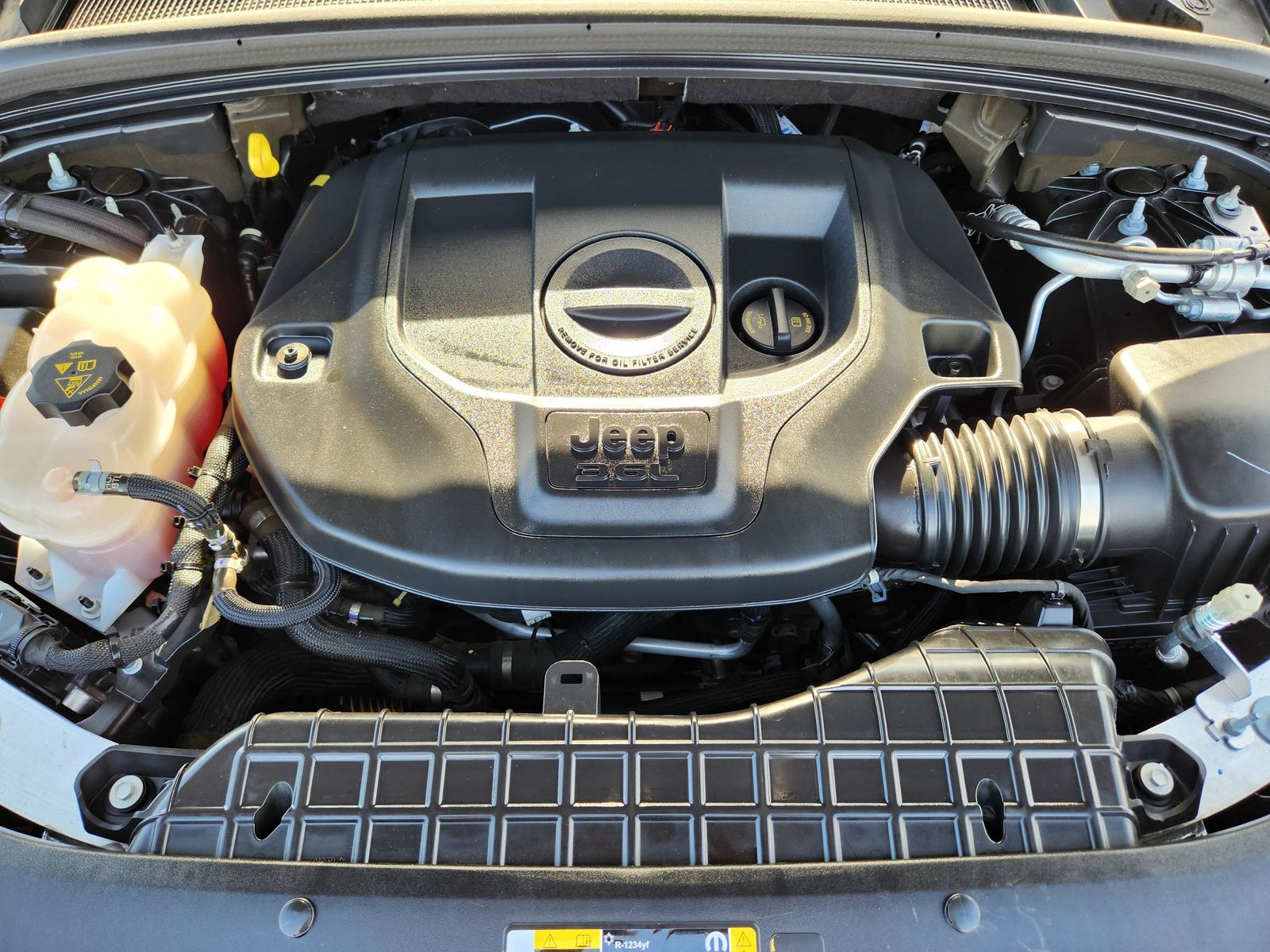 Certified Used 2023 Rocky Mountain Pearlcoat Jeep Summit image 44