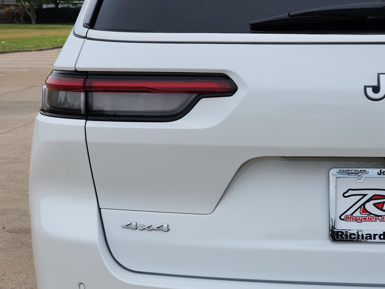 Used 2025 Bright White Jeep Limited image 15