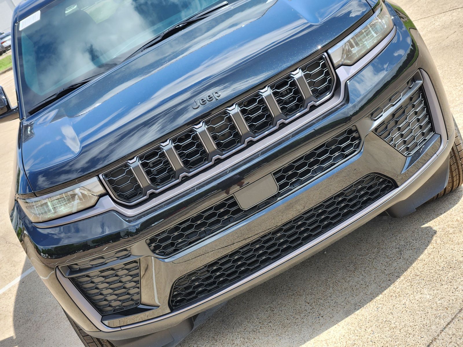 New 2026 Diamond Black Crystal Pearlcoat Jeep LAREDO ALTITUDE 4X4 image 14